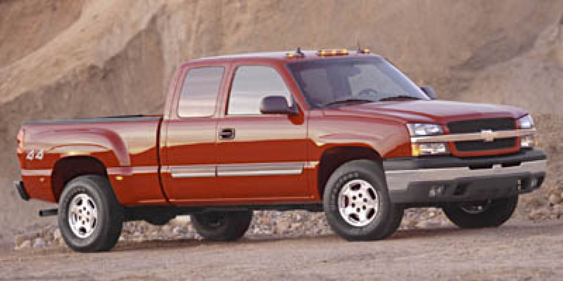 2005 Silver Birch Metallic /Dark Charcoal Chevrolet Silverado 1500 Ext. Cab Long Bed 4WD (2GCEK19B551) with an 5.3L V8 OHV 16V engine, 4-Speed Automatic Overdrive transmission, located at 234 Columbia Ave, Battle Creek, MI, 49015, (269) 222-0088, 42.298264, -85.192543 - <b>Vehicle Details</b><br>Are you ready to elevate your driving experience? Introducing the robust and reliable 2005 Chevrolet Silverado 1500 Z71 with 4WD! This powerhouse is equipped with a mighty V8, 5.3L engine that delivers exceptional performance whether you're cruising on the highway or tackli - Photo#0