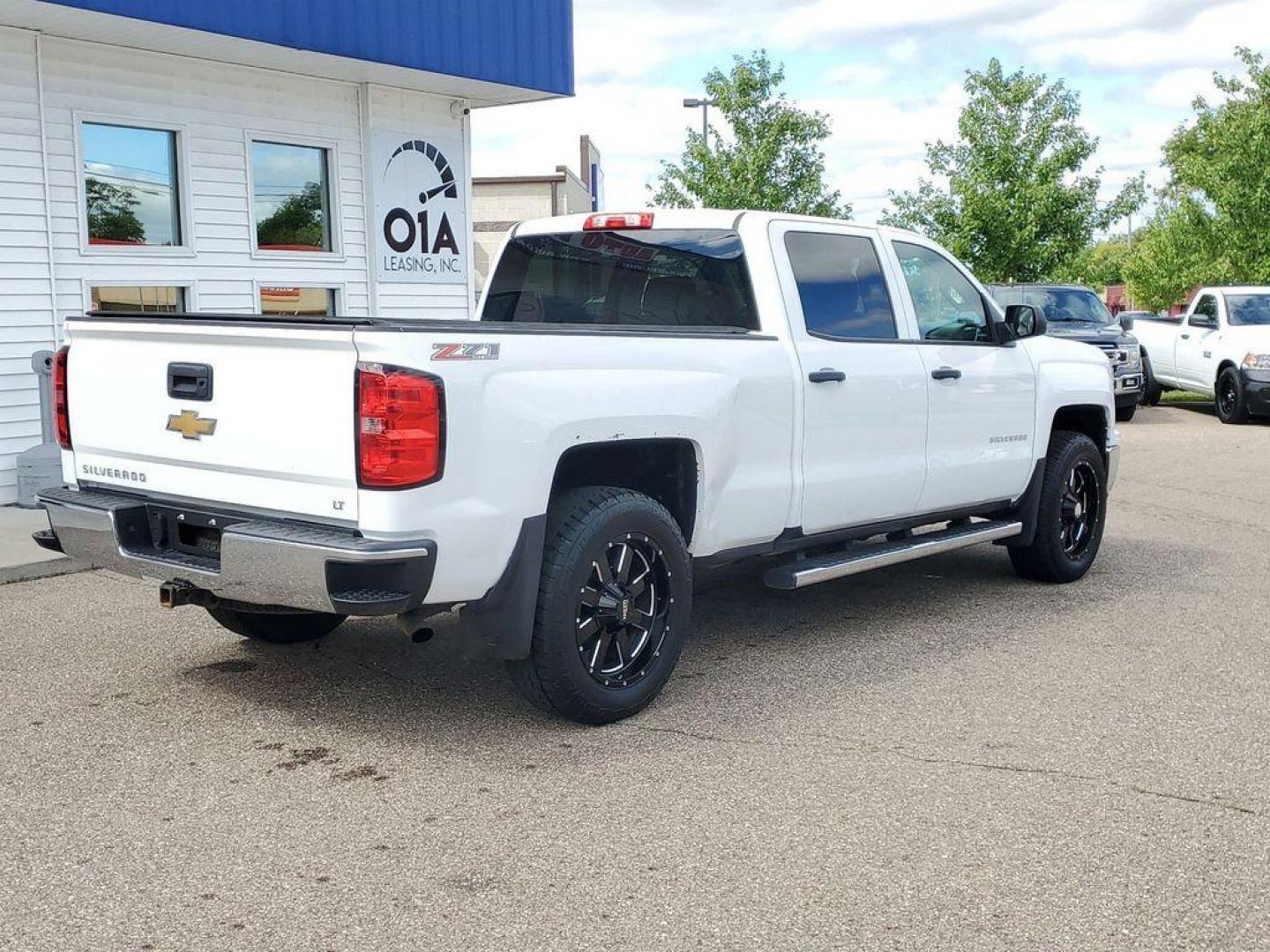 2014 Black /Jet Black Chevrolet Silverado 1500 1LT Crew Cab 4WD (3GCUKREC7EG) with an 5.3L V8 OHV 16V engine, 6-Speed Automatic transmission, located at 234 Columbia Ave, Battle Creek, MI, 49015, (269) 222-0088, 42.298264, -85.192543 - <b>Vehicle Details</b><br>Rev up your excitement for the 2014 Chevrolet Silverado 1500 LT! This powerhouse pickup is built to impress with its robust V8, 5.3L engine that delivers unmatched performance and reliability. Whether you're hauling heavy loads or cruising on the open road, the Silverado's - Photo#3