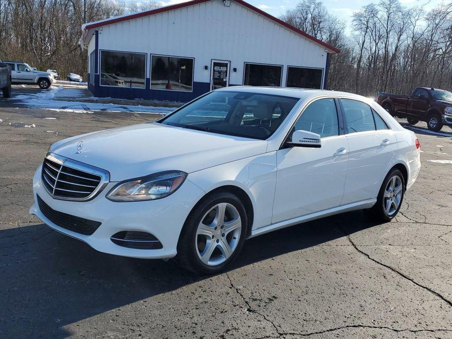 2014 Polar White /Silk Beige/Espresso Brown Mercedes-Benz E-Class E350 Sedan (WDDHF5KB9EA) with an 3.5L V6 DOHC 24V engine, 7-Speed Automatic transmission, located at 6064 Gull Rd, Kalamazoo, MI, 49048, (269) 222-0088, 42.328388, -85.512924 - Introducing the 2014 Mercedes-Benz E-Class E350, a hallmark of luxury and performance. This refined sedan seamlessly combines sophisticated design with dynamic capabilities, making it an ideal choice for discerning drivers. Equipped with a robust V6, 3.5L engine, the E350 delivers a smooth yet power - Photo#3