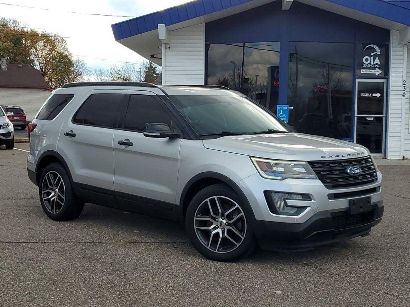 2017 Ingot Silver Metallic /Ebony Black w/Red Accent Stitching Ford Explorer Sport 4WD (1FM5K8GT3HG) with an 3.5L V6 DOHC 24V engine, 6A transmission, located at 234 Columbia Ave, Battle Creek, MI, 49015, (269) 222-0088, 42.298264, -85.192543 - Discover the power and versatility of our 2017 Ford Explorer Sport, now available at our dealership. This remarkable SUV combines rugged capability with refined style, making it the perfect choice for both city driving and off-road adventures.<br><br>Equipped with a robust V6, 3.5L engine, this Expl - Photo#0