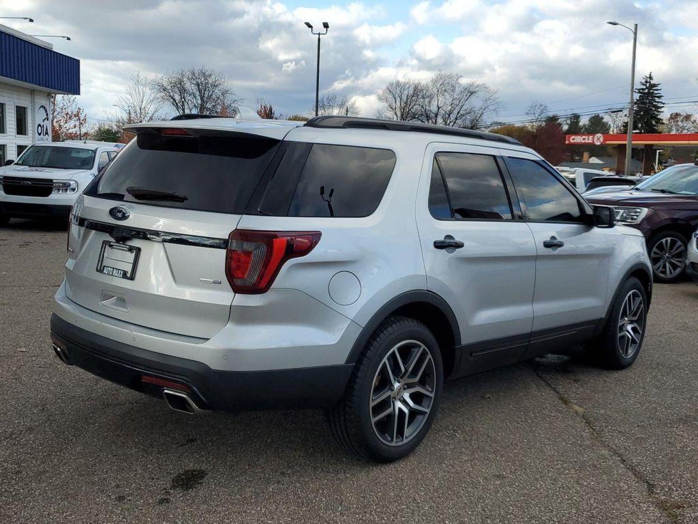 2017 Ingot Silver Metallic /Ebony Black w/Red Accent Stitching Ford Explorer Sport 4WD (1FM5K8GT3HG) with an 3.5L V6 DOHC 24V engine, 6A transmission, located at 234 Columbia Ave, Battle Creek, MI, 49015, (269) 222-0088, 42.298264, -85.192543 - Discover the power and versatility of our 2017 Ford Explorer Sport, now available at our dealership. This remarkable SUV combines rugged capability with refined style, making it the perfect choice for both city driving and off-road adventures.<br><br>Equipped with a robust V6, 3.5L engine, this Expl - Photo#1