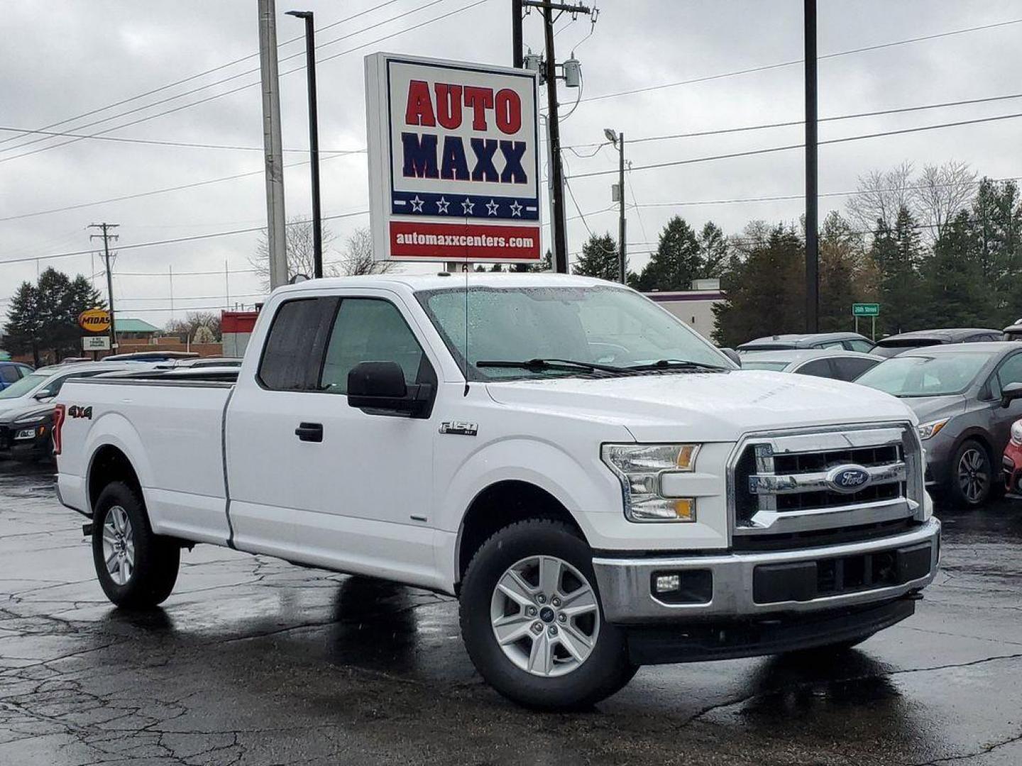 2017 Oxford White /Medium Earth Grey Ford F-150 Lariat SuperCab 8-ft. 4WD (1FTFX1EG2HK) with an 3.5L V6 DOHC 24V engine, 6A transmission, located at 6064 Gull Rd, Kalamazoo, MI, 49048, (269) 222-0088, 42.328388, -85.512924 - <b>Vehicle Details</b><br>Are you ready to take your off-roading adventures to the next level? Look no further than this powerful and reliable 2017 Ford F-150 XLT! With only 99710 miles on the odometer, this truck is just getting started. Equipped with a V6, 3.5L engine and 4WD capabilities, this b - Photo#0