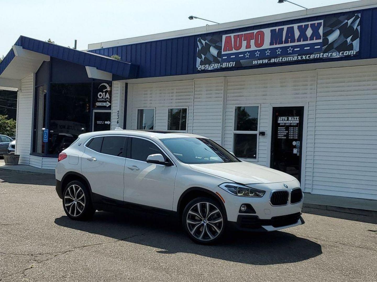 2018 Alpine White /Black BMW X2 xDrive28i (WBXYJ5C35JE) with an 2.0L L4 DOHC 16V engine, 8A transmission, located at 234 Columbia Ave, Battle Creek, MI, 49015, (269) 222-0088, 42.298264, -85.192543 - <b>Vehicle Details</b><br>Experience the thrill of driving with this stunning 2018 BMW X2 xDrive28i! This exceptional compact SUV combines BMW's hallmark performance and luxury, featuring a powerful 2.0L 4-cylinder engine and advanced all-wheel drive (AWD) system. Whether you're navigating city stre - Photo#0