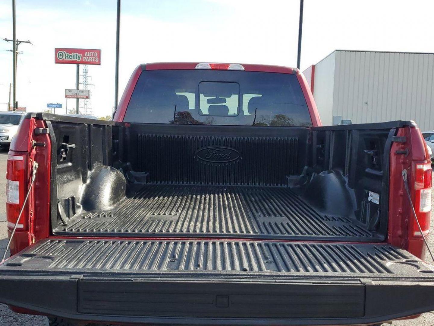 2018 Ruby Red Metallic Tinted Clearcoat /Black Ford F-150 XLT SuperCrew 5.5-ft. Bed 4WD (1FTFW1EG8JF) with an 3.5 V6 engine, 6A transmission, located at 6064 Gull Rd, Kalamazoo, MI, 49048, (269) 222-0088, 42.328388, -85.512924 - <b>Vehicle Details</b><br>Looking for a reliable and versatile truck? Look no further than this 2018 Ford F-150 XLT with 4WD and a powerful V6, 3.5L engine. With only 85472 miles on the odometer, this truck is ready to tackle any job you throw its way. Equipped with XM Radio and Satellite Radio, yo - Photo#6