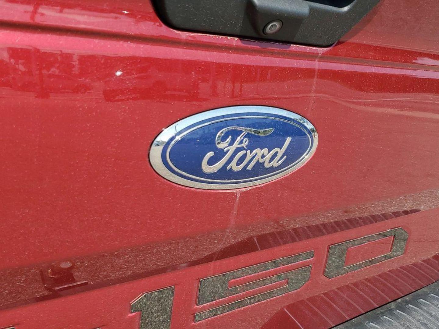 2018 Ruby Red Metallic Tinted Clearcoat /Black Ford F-150 XLT SuperCrew 6.5-ft. Bed 4WD (1FTEW1EP9JF) with an 2.7L V6 DOHC 24V engine, 6A transmission, located at 234 Columbia Ave, Battle Creek, MI, 49015, (269) 222-0088, 42.298264, -85.192543 - Get ready to conquer the road with this outstanding 2018 Ford F-150 XLT 4WD! This powerhouse is equipped with a robust V6, 2.7L engine, delivering impressive performance and efficiency. Whether you're tackling rugged terrains or cruising through city streets, the F-150 XLT is designed to handle it a - Photo#29