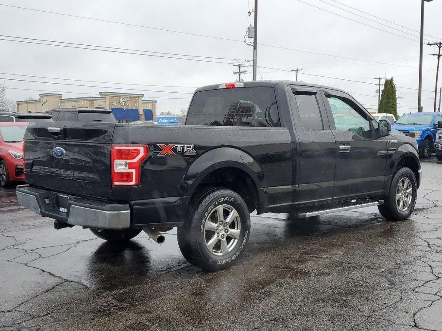 2018 Shadow Black /Medium Earth Grey Ford F-150 XL SuperCab 6.5-ft. Bed 2WD (1FTEX1EB8JF) with an 3.3L V6 DOHC 24V engine, 6A transmission, located at 6064 Gull Rd, Kalamazoo, MI, 49048, (269) 222-0088, 42.328388, -85.512924 - <b>Vehicle Details</b><br>Looking for a reliable and powerful truck? Look no further than this pre-owned 2018 Ford F-150 XLT with only 58146 miles on it! This truck comes equipped with 4WD and a V6, 3.3L engine, providing you with the strength and capability you need for any task. Stay entertained - Photo#3