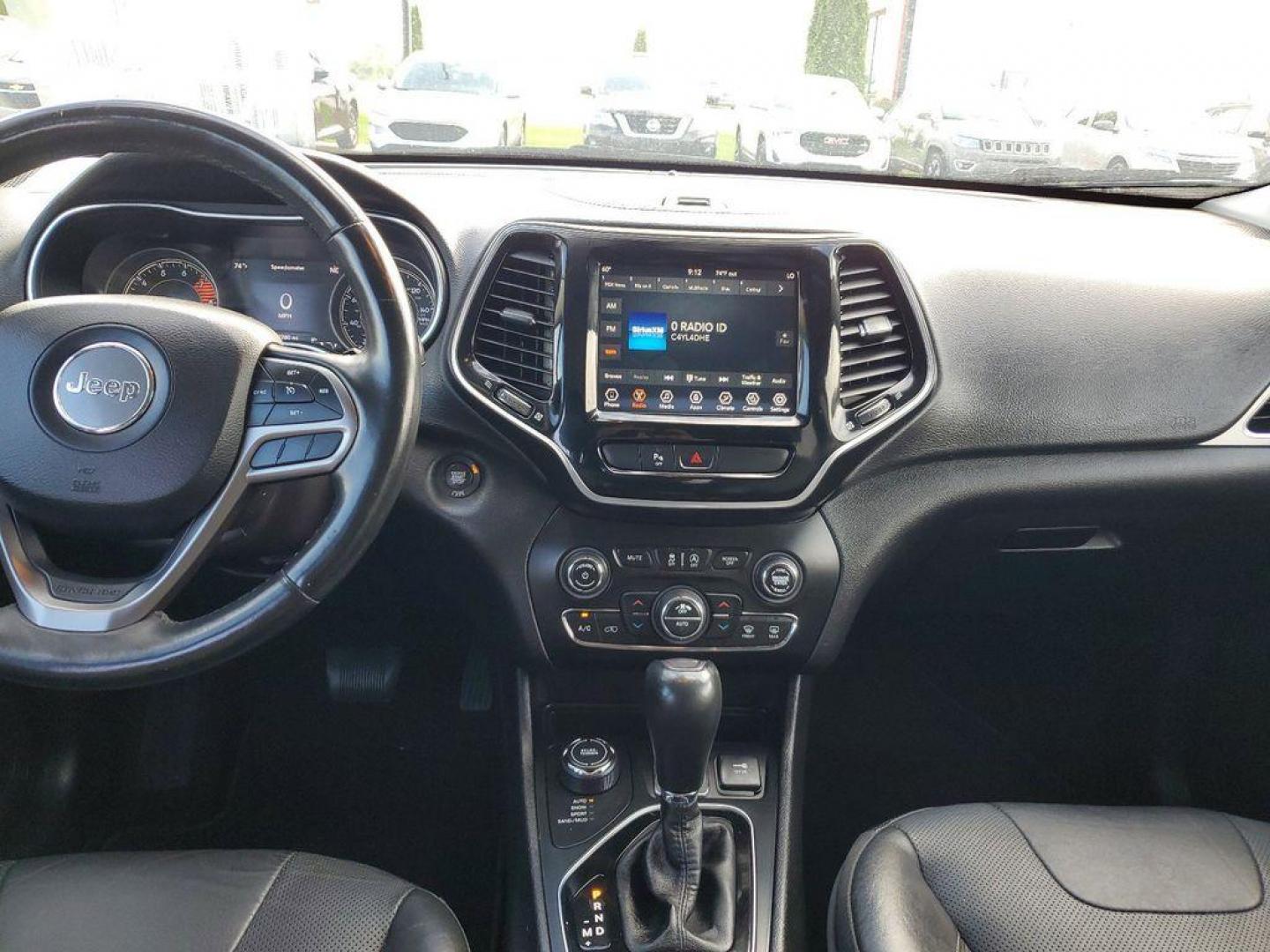 2018 Granite Crystal Metallic Clearcoat /Ruby Red/Black Jeep Grand Cherokee Trailhawk 4WD (1C4RJFLG0JC) with an 3.6L V6 DOHC 24V engine, 8A transmission, located at 6064 Gull Rd, Kalamazoo, MI, 49048, (269) 222-0088, 42.328388, -85.512924 - Introducing the 2018 Jeep Grand Cherokee Trailhawk, an exceptional SUV that combines robust performance with advanced technology. Designed for those who demand both power and sophistication, this vehicle is equipped with a V6, 3.6L engine, and 4WD, ensuring superior off-road capability and reliable - Photo#15