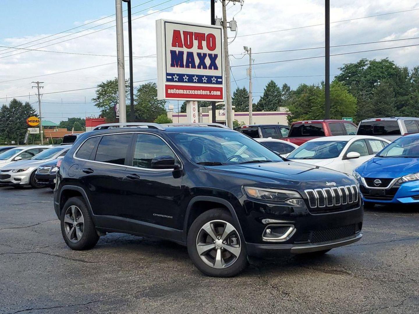 2018 Granite Crystal Metallic Clearcoat /Ruby Red/Black Jeep Grand Cherokee Trailhawk 4WD (1C4RJFLG0JC) with an 3.6L V6 DOHC 24V engine, 8A transmission, located at 6064 Gull Rd, Kalamazoo, MI, 49048, (269) 222-0088, 42.328388, -85.512924 - Introducing the 2018 Jeep Grand Cherokee Trailhawk, an exceptional SUV that combines robust performance with advanced technology. Designed for those who demand both power and sophistication, this vehicle is equipped with a V6, 3.6L engine, and 4WD, ensuring superior off-road capability and reliable - Photo#0