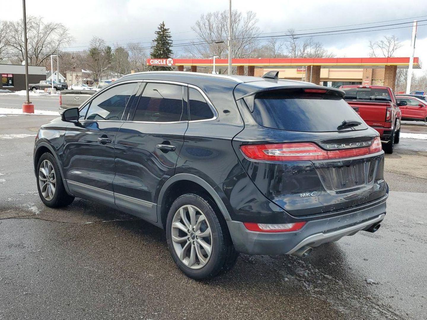 2018 Black Velvet /Ebony Lincoln MKC Select AWD (5LMCJ2D98JU) with an 2.0L L4 DOHC 16V engine, 6A transmission, located at 234 Columbia Ave, Battle Creek, MI, 49015, (269) 222-0088, 42.298264, -85.192543 - <b>Equipment</b><br>Conquer any rainy, snowy, or icy road conditions this winter with the all wheel drive system on it. Our dealership has already run the CARFAX report and it is clean. A clean CARFAX is a great asset for resale value in the future. This 2018 Lincoln MKC has a 4 Cyl, 2.0L high outpu - Photo#2