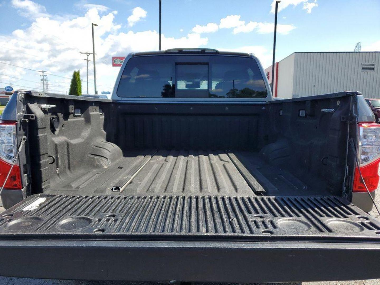 2018 Gun Metallic /Black Nissan Titan PRO-4X Crew Cab 4WD (1N6AA1E55JN) with an 5.6L V8 DOHC 32V engine, 6A transmission, located at 6064 Gull Rd, Kalamazoo, MI, 49048, (269) 222-0088, 42.328388, -85.512924 - Experience the perfect blend of power, luxury, and reliability with this remarkable 2018 Nissan Titan SL 4WD! This rugged yet refined pickup is designed to tackle any terrain with its robust V8, 5.6L engine, delivering an impressive 390 horsepower and 394 lb-ft of torque. Whether you're hauling heav - Photo#7