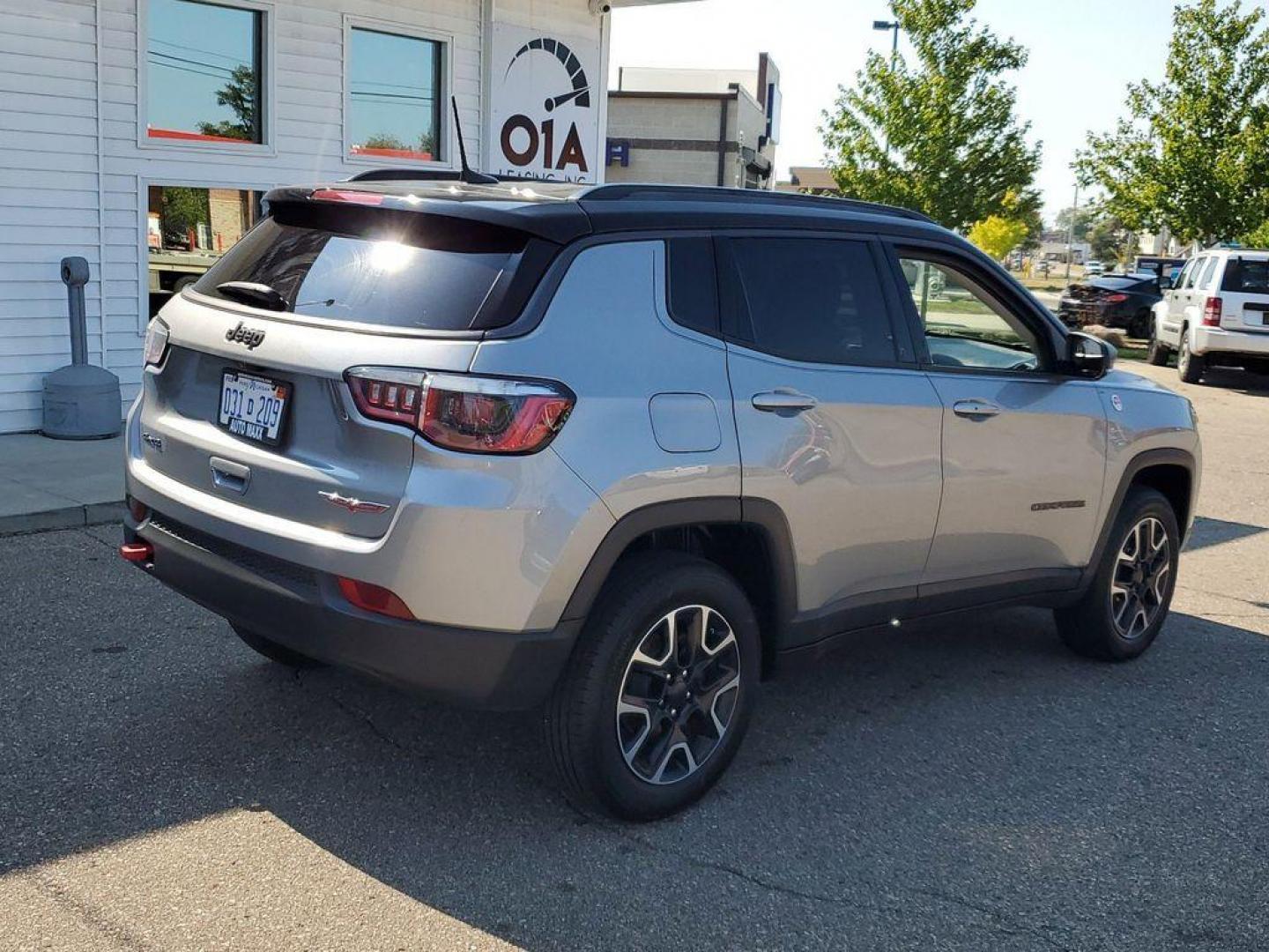 2019 Billet Silver Metallic Clearcoat /Ruby Red/Black Jeep Compass Trailhawk 4WD (3C4NJDDB8KT) with an 2.4L L4 DOHC 16V engine, 9A transmission, located at 234 Columbia Ave, Battle Creek, MI, 49015, (269) 222-0088, 42.298264, -85.192543 - <b>Vehicle Details</b><br>Discover the exceptional 2019 Jeep Compass Trailhawk, a versatile SUV designed for both urban driving and off-road adventures. Equipped with a robust 4WD system and a dependable 4-cylinder, 2.4L engine, this vehicle delivers impressive performance and handling in a variety - Photo#1