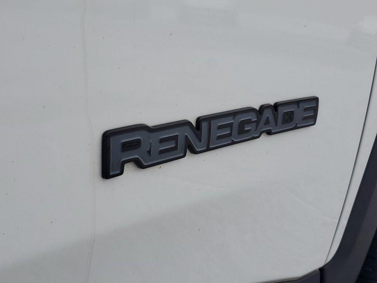 2019 Alpine White Clearcoat /black Jeep Renegade Latitude 4WD (ZACNJBBB4KP) with an 2.4L L4 DOHC 16V engine, 9A transmission, located at 6064 Gull Rd, Kalamazoo, MI, 49048, (269) 222-0088, 42.328388, -85.512924 - <b>Summary</b><br>Power Moonroof<br><br><b>Vehicle Details</b><br>Explore the perfect blend of style, capability, and modern technology with our 2019 Jeep Renegade Altitude. This versatile SUV is ready to elevate your driving experience with its robust 4WD system and efficient 4-cylinder, 2.4L engin - Photo#5