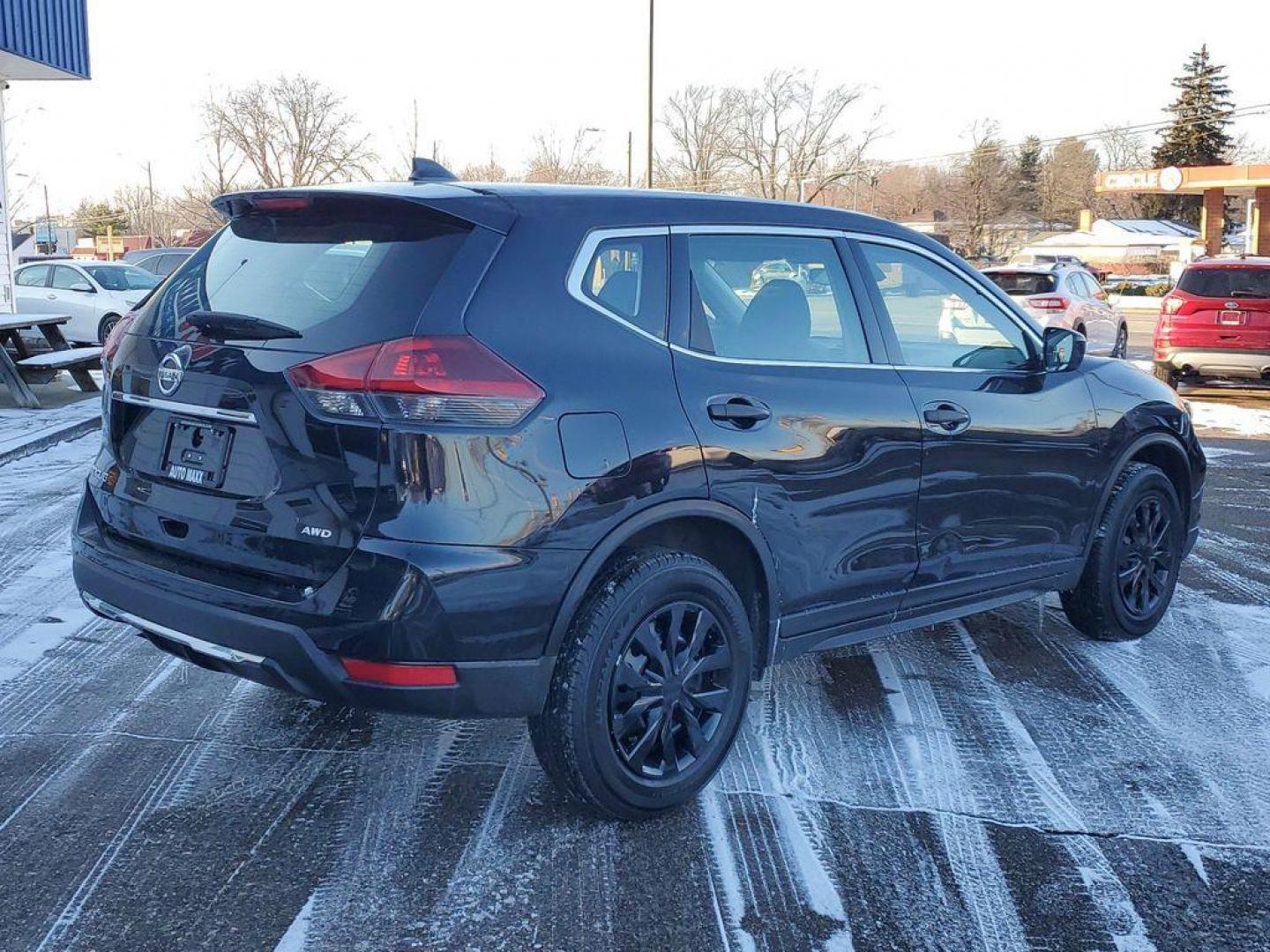 2019 Magnetic Black Pearl /Charcoal Nissan Rogue S AWD (5N1AT2MV9KC) with an 2.5L L4 DOHC 16V engine, CVT transmission, located at 234 Columbia Ave, Battle Creek, MI, 49015, (269) 222-0088, 42.298264, -85.192543 - <b>Vehicle Details</b><br>Discover the perfect blend of versatility and reliability with this 2019 Nissan Rogue S, now available at our dealership. This well-maintained compact SUV is equipped with all-wheel drive, making it an excellent choice for navigating diverse road conditions with confidence. - Photo#1