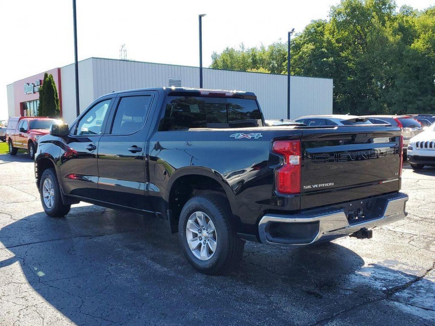 2020 BLACK /Jet Black Chevrolet Silverado 1500 LT Crew Cab 4WD (3GCPYDEK1LG) with an 2.7L L4 DOHC 16V TURBO engine, 6A transmission, located at 6064 Gull Rd, Kalamazoo, MI, 49048, (269) 222-0088, 42.328388, -85.512924 - <b>Vehicle Details</b><br>Discover unbeatable value with our 2020 Chevrolet Silverado 1500 LT, now available at our dealership. This rugged yet refined pickup is equipped with a robust L4, 2.7L engine and 4WD, ensuring powerful performance and exceptional handling in any terrain. This Silverado 150 - Photo#2