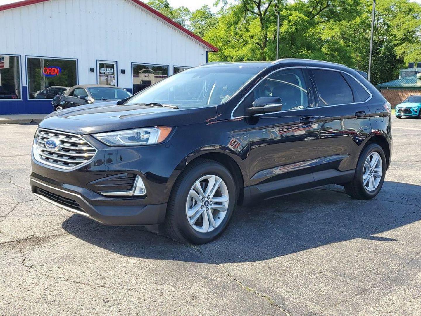 2020 Agate Black /Ebony Ford Edge SEL AWD (2FMPK4J9XLB) with an 2.0L L4 DOHC 16V engine, 6A transmission, located at 6064 Gull Rd, Kalamazoo, MI, 49048, (269) 222-0088, 42.328388, -85.512924 - Discover the perfect blend of performance, comfort, and advanced technology in the 2020 Ford Edge SEL, equipped with an efficient L4, 2.0L engine and All-Wheel Drive (AWD) system. This reliable midsize SUV offers a robust driving experience, ideal for both city commutes and adventurous getaways.<br> - Photo#1