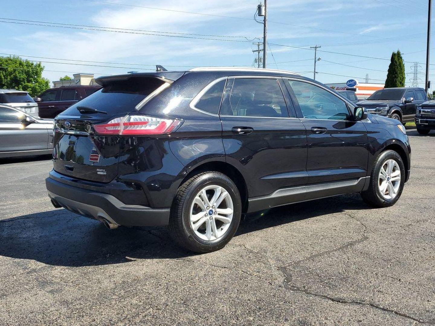 2020 Agate Black /Ebony Ford Edge SEL AWD (2FMPK4J9XLB) with an 2.0L L4 DOHC 16V engine, 6A transmission, located at 6064 Gull Rd, Kalamazoo, MI, 49048, (269) 222-0088, 42.328388, -85.512924 - Discover the perfect blend of performance, comfort, and advanced technology in the 2020 Ford Edge SEL, equipped with an efficient L4, 2.0L engine and All-Wheel Drive (AWD) system. This reliable midsize SUV offers a robust driving experience, ideal for both city commutes and adventurous getaways.<br> - Photo#3