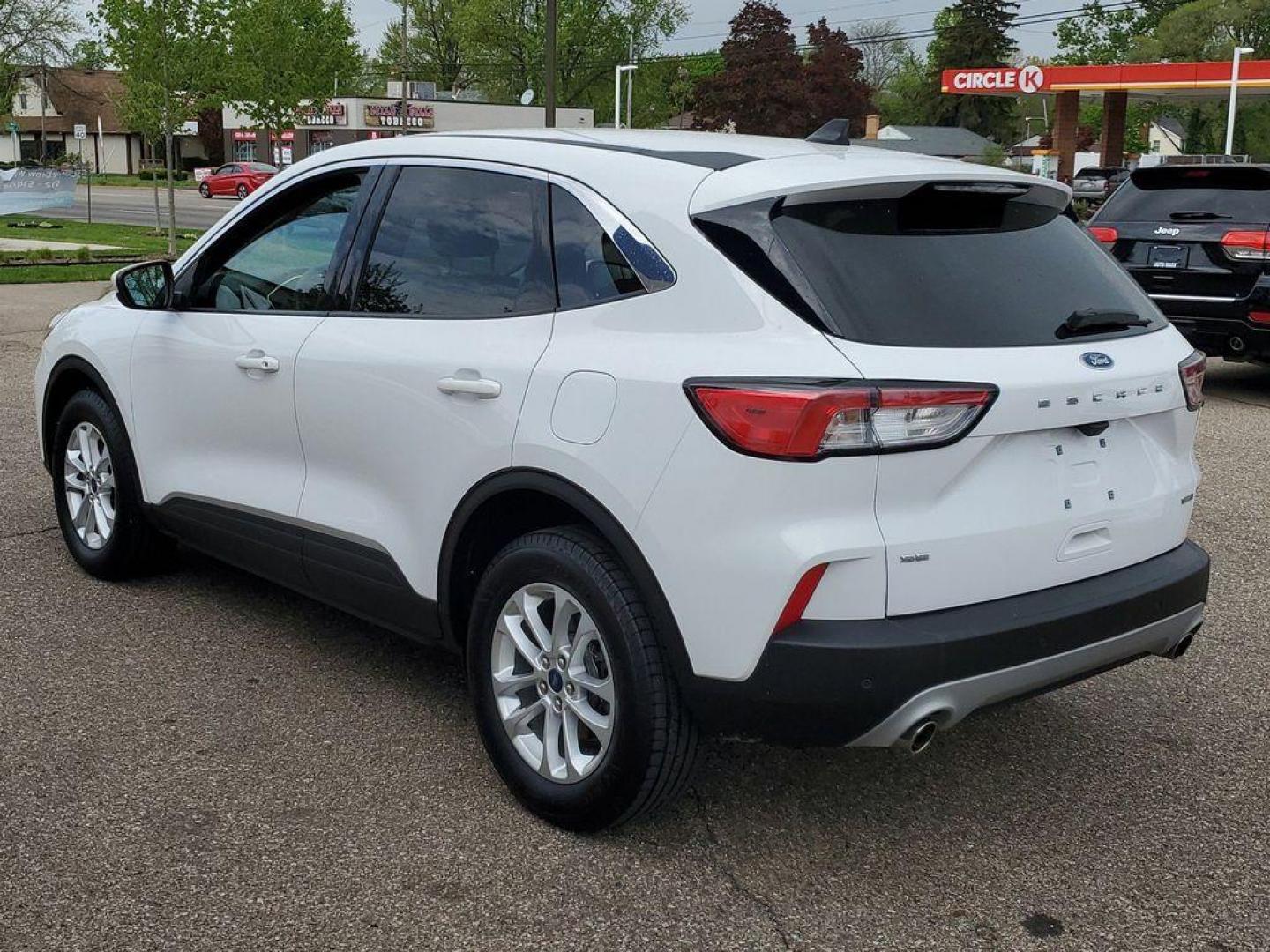 2020 Oxford White /Dark Earth Gray Ford Escape SE AWD (1FMCU9G62LU) with an 1.5L L3 engine, 6A transmission, located at 234 Columbia Ave, Battle Creek, MI, 49015, (269) 222-0088, 42.298264, -85.192543 - <b>Vehicle Details</b><br>Looking for a reliable and spacious SUV? Look no further than this pre-owned 2020 Ford Escape SE with 4WD and a powerful L3, 1.5L engine! This vehicle has 137,594 miles on it and is in excellent condition. Equipped with Cross-Traffic Alert, Hands Free Bluetooth, Navigation - Photo#2