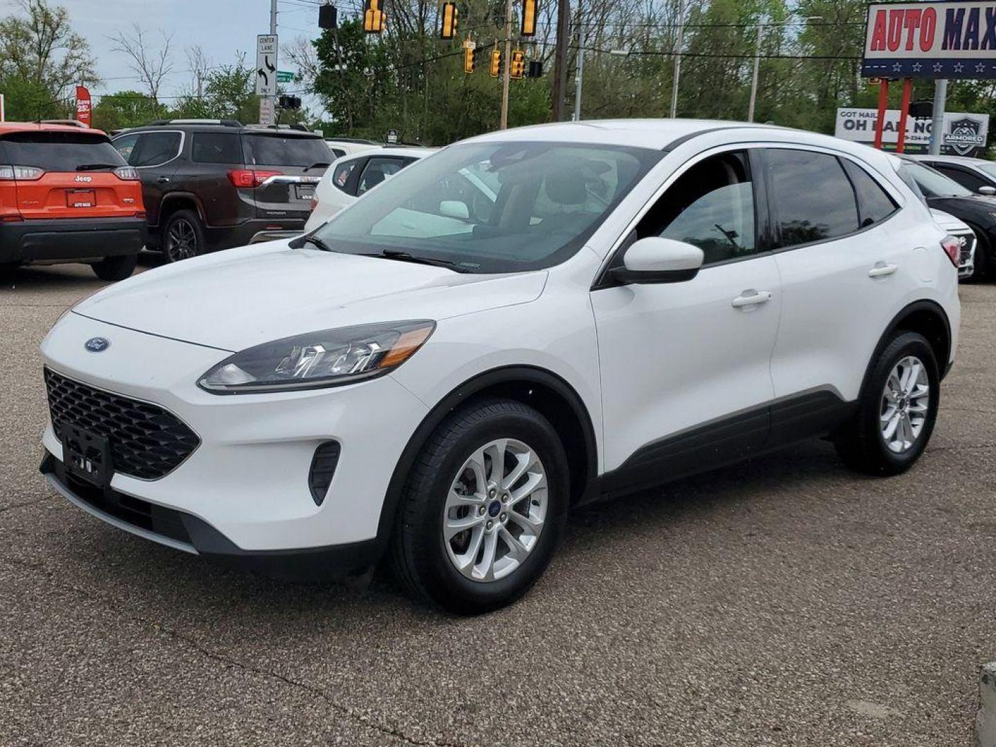 2020 Oxford White /Dark Earth Gray Ford Escape SE AWD (1FMCU9G62LU) with an 1.5L L3 engine, 6A transmission, located at 234 Columbia Ave, Battle Creek, MI, 49015, (269) 222-0088, 42.298264, -85.192543 - <b>Vehicle Details</b><br>Looking for a reliable and spacious SUV? Look no further than this pre-owned 2020 Ford Escape SE with 4WD and a powerful L3, 1.5L engine! This vehicle has 137,594 miles on it and is in excellent condition. Equipped with Cross-Traffic Alert, Hands Free Bluetooth, Navigation - Photo#3