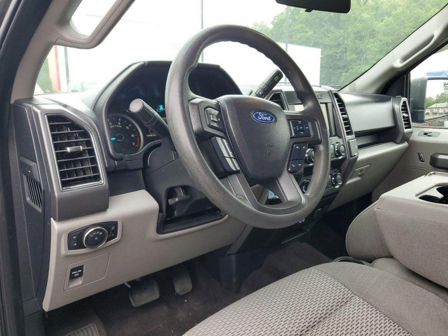 2020 Magnetic /Medium Earth Grey Ford F-150 XLT SuperCrew 6.5-ft. Bed 4WD (1FTEW1E43LF) with an 3.5L V6 TURBO engine, 6A transmission, located at 234 Columbia Ave, Battle Creek, MI, 49015, (269) 222-0088, 42.298264, -85.192543 - <b>Vehicle Details</b><br>Introducing the exceptional 2020 Ford F-150 XLT, now available at our esteemed dealership. This impressive used pickup truck combines raw power with advanced features, making it the perfect choice for both work and leisure. With a remarkable 119,811 miles on the odometer, t - Photo#17