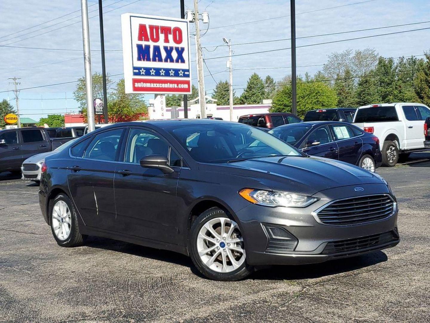 2020 Magnetic Metallic /Ebony Ford Fusion SE (3FA6P0HD6LR) with an 1.5L L4 DOHC 16V engine, 6A transmission, located at 6064 Gull Rd, Kalamazoo, MI, 49048, (269) 222-0088, 42.328388, -85.512924 - Introducing the 2020 Ford Fusion SE, a standout in its class, known for its reliability and sleek design. This model comes equipped with Front-Wheel Drive (FWD) and a robust L4, 1.5L engine, delivering a balance of power and efficiency, making it an ideal choice for both city commuting and highway a - Photo#0