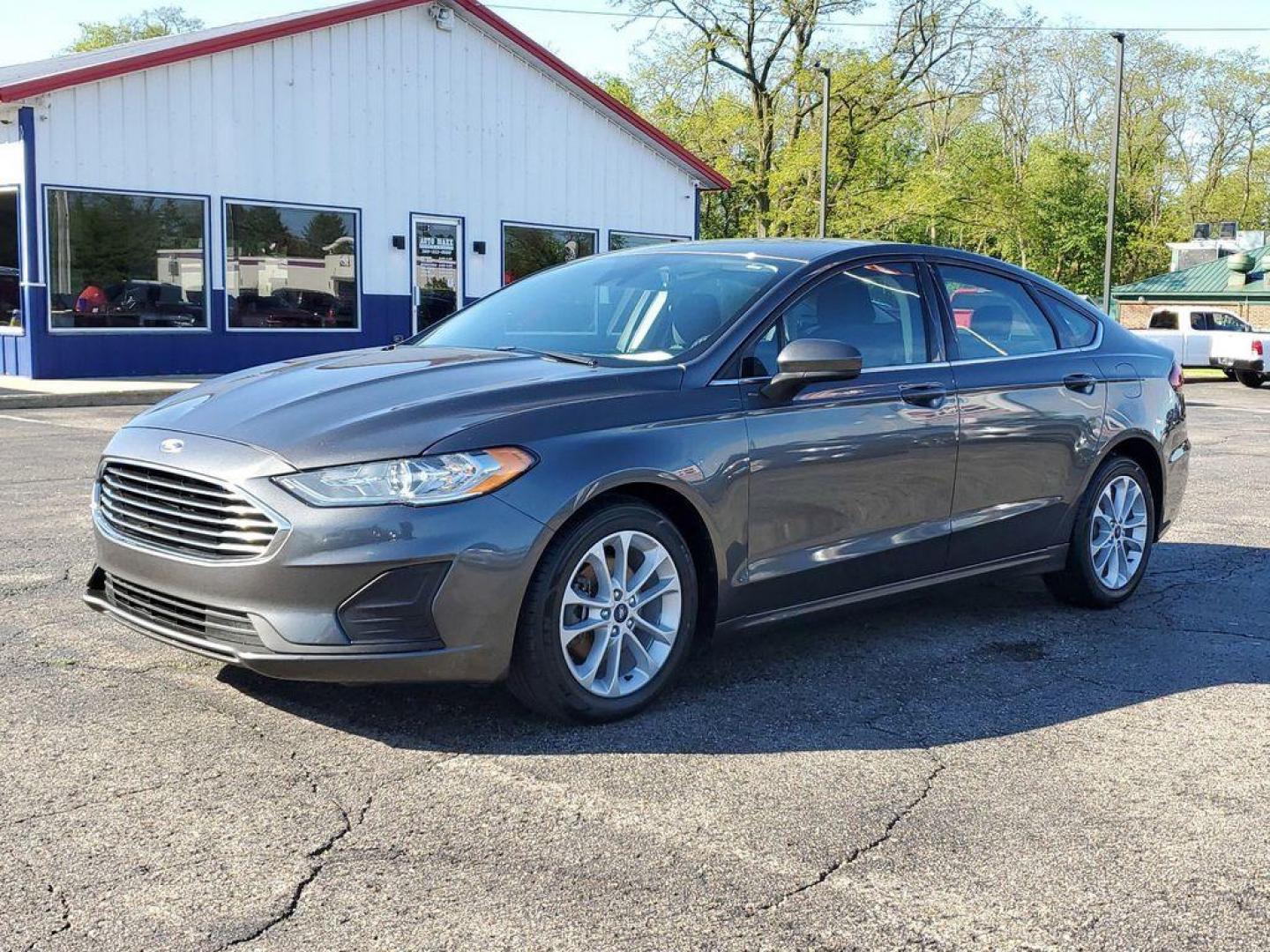 2020 Magnetic Metallic /Ebony Ford Fusion SE (3FA6P0HD6LR) with an 1.5L L4 DOHC 16V engine, 6A transmission, located at 6064 Gull Rd, Kalamazoo, MI, 49048, (269) 222-0088, 42.328388, -85.512924 - Introducing the 2020 Ford Fusion SE, a standout in its class, known for its reliability and sleek design. This model comes equipped with Front-Wheel Drive (FWD) and a robust L4, 1.5L engine, delivering a balance of power and efficiency, making it an ideal choice for both city commuting and highway a - Photo#1