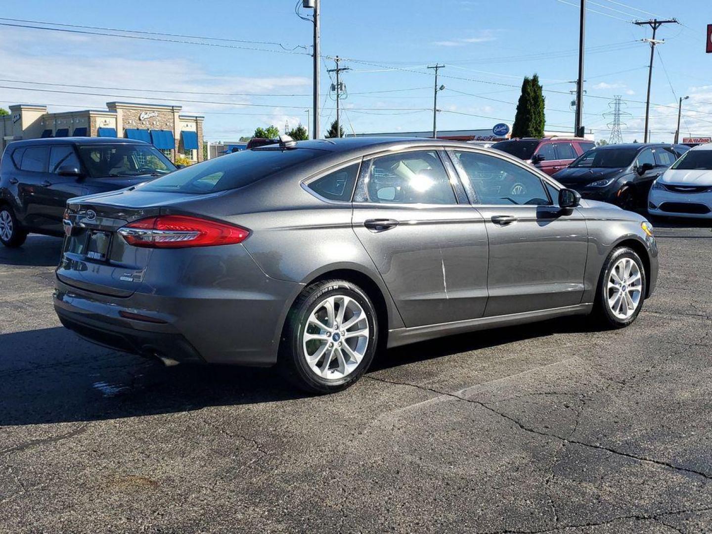 2020 Magnetic Metallic /Ebony Ford Fusion SE (3FA6P0HD6LR) with an 1.5L L4 DOHC 16V engine, 6A transmission, located at 6064 Gull Rd, Kalamazoo, MI, 49048, (269) 222-0088, 42.328388, -85.512924 - Introducing the 2020 Ford Fusion SE, a standout in its class, known for its reliability and sleek design. This model comes equipped with Front-Wheel Drive (FWD) and a robust L4, 1.5L engine, delivering a balance of power and efficiency, making it an ideal choice for both city commuting and highway a - Photo#3