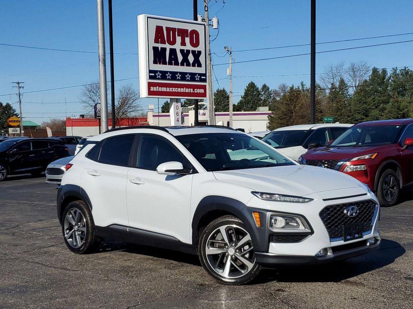 2020 Chalk White /Black Hyundai Kona Limited AWD (KM8K3CA55LU) with an 1.6L L4 DOHC 16V TURBO engine, 7A transmission, located at 234 Columbia Ave, Battle Creek, MI, 49015, (269) 222-0088, 42.298264, -85.192543 - <b>Vehicle Details</b><br>Looking for a reliable and stylish SUV? Look no further than this 2020 Hyundai Kona Limited with only 43110 miles on the odometer. This vehicle is equipped with 4WD, making it perfect for all types of terrain. Under the hood, you'll find a powerful L4, 1.6L engine that pr - Photo#0