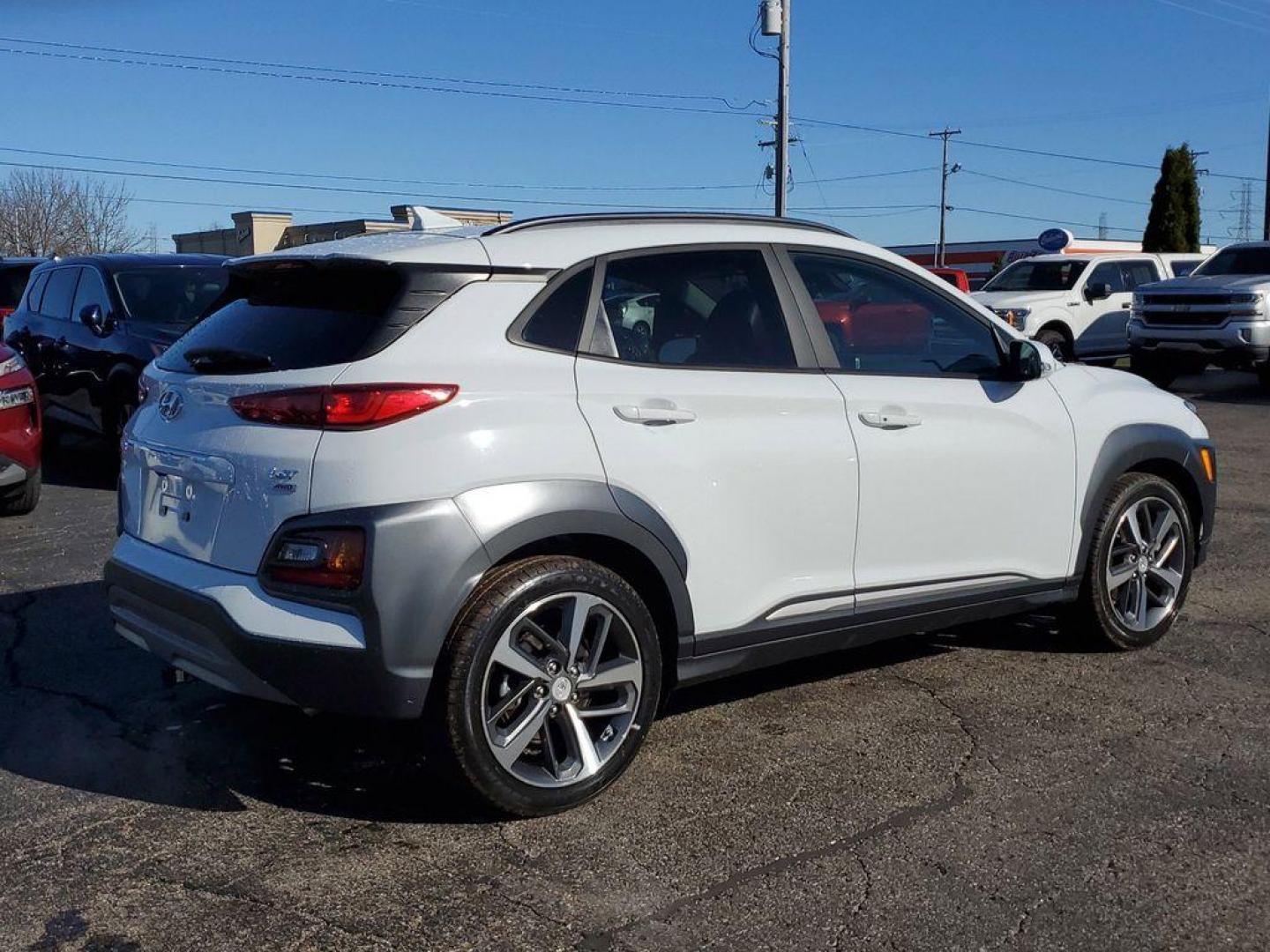 2020 Chalk White /Black Hyundai Kona Limited AWD (KM8K3CA55LU) with an 1.6L L4 DOHC 16V TURBO engine, 7A transmission, located at 234 Columbia Ave, Battle Creek, MI, 49015, (269) 222-0088, 42.298264, -85.192543 - <b>Vehicle Details</b><br>Looking for a reliable and stylish SUV? Look no further than this 2020 Hyundai Kona Limited with only 43110 miles on the odometer. This vehicle is equipped with 4WD, making it perfect for all types of terrain. Under the hood, you'll find a powerful L4, 1.6L engine that pr - Photo#3