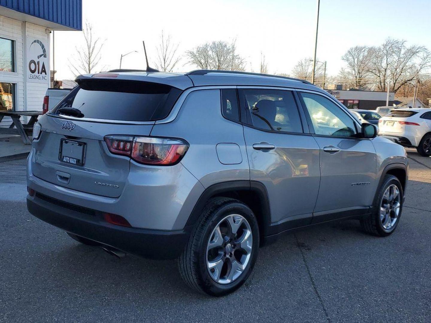 2020 Billet Silver Metallic Clearcoat /Black Jeep Compass Limited FWD (3C4NJCCB1LT) with an 2.4L L4 DOHC 16V engine, CVT transmission, located at 234 Columbia Ave, Battle Creek, MI, 49015, (269) 222-0088, 42.298264, -85.192543 - <b>Equipment</b><br>This unit offers Android Auto for seamless smartphone integration. Apple CarPlay: Seamless smartphone integration for this vehicle - stay connected and entertained on the go! It keeps you comfortable with Auto Climate. Protect this 2020 Jeep Compass from unwanted accidents with a - Photo#1