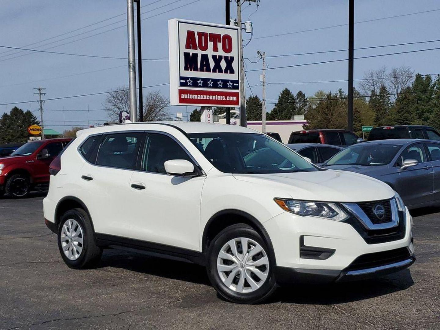 2020 Glacier White /Charcoal Nissan Rogue S AWD (5N1AT2MV9LC) with an 2.5L L4 DOHC 16V engine, CVT transmission, located at 6064 Gull Rd, Kalamazoo, MI, 49048, (269) 222-0088, 42.328388, -85.512924 - Looking for a reliable and stylish SUV? Check out this 2020 Nissan Rogue S with All-Wheel Drive and only 66637 miles on the odometer. Powered by a fuel-efficient L4, 2.5L engine, this Rogue is perfect for daily commutes or weekend adventures.<br><br>Stay connected on the go with Android Auto and App - Photo#0