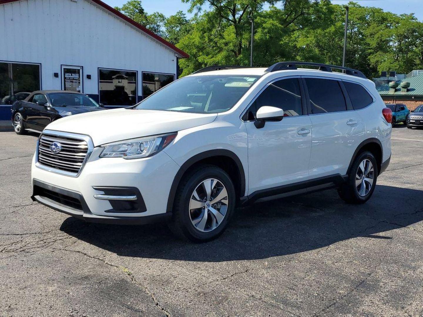 2020 Crystal White Pearl /Slate Black Subaru Ascent Premium w/7-Passenger Convenience Pkg (4S4WMAFD7L3) with an 2.4L L4 DOHC 16V engine, CVT transmission, located at 6064 Gull Rd, Kalamazoo, MI, 49048, (269) 222-0088, 42.328388, -85.512924 - <b>Vehicle Details</b><br>Explore the roads with confidence in the 2020 Subaru Ascent Premium, featuring advanced All-Wheel Drive and a robust B4, 2.4L engine that delivers both power and efficiency. This meticulously maintained SUV comes with a clean CARFAX report, ensuring a history free of major - Photo#1