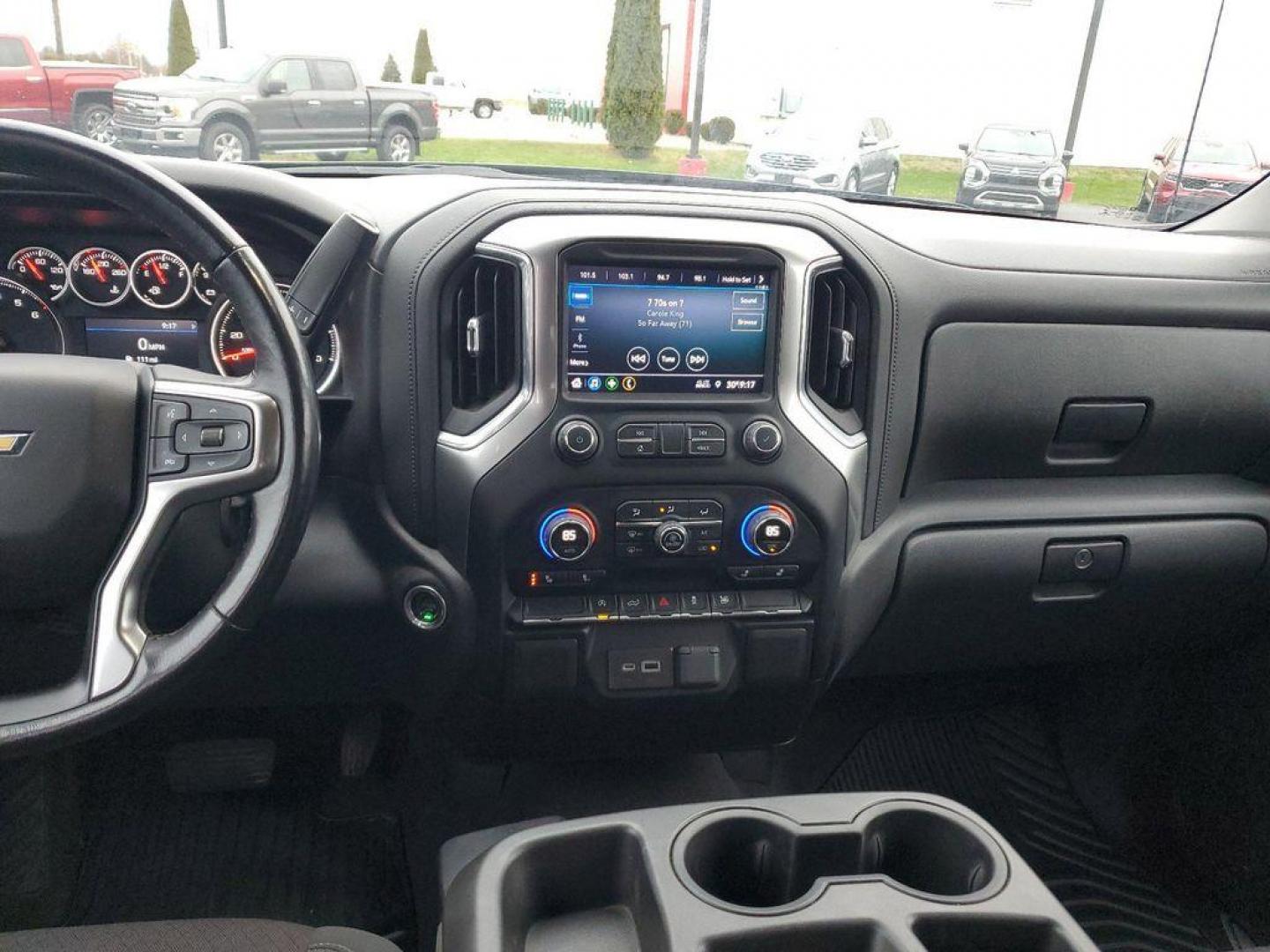 2021 Black /Jet Black Chevrolet Silverado 1500 LT Crew Cab Long Box 2WD (3GCPYJEK1MG) with an 2.7L L4 DOHC 16V TURBO engine, 6A transmission, located at 6064 Gull Rd, Kalamazoo, MI, 49048, (269) 222-0088, 42.328388, -85.512924 - Get ready to elevate your driving experience with this exceptional 2021 Chevrolet Silverado 1500 LT 4WD! This powerhouse of a truck combines rugged capability with modern sophistication, making it the perfect choice for both work and play. Under the hood, you'll find a dynamic 4-cylinder, 2.7L turbo - Photo#12