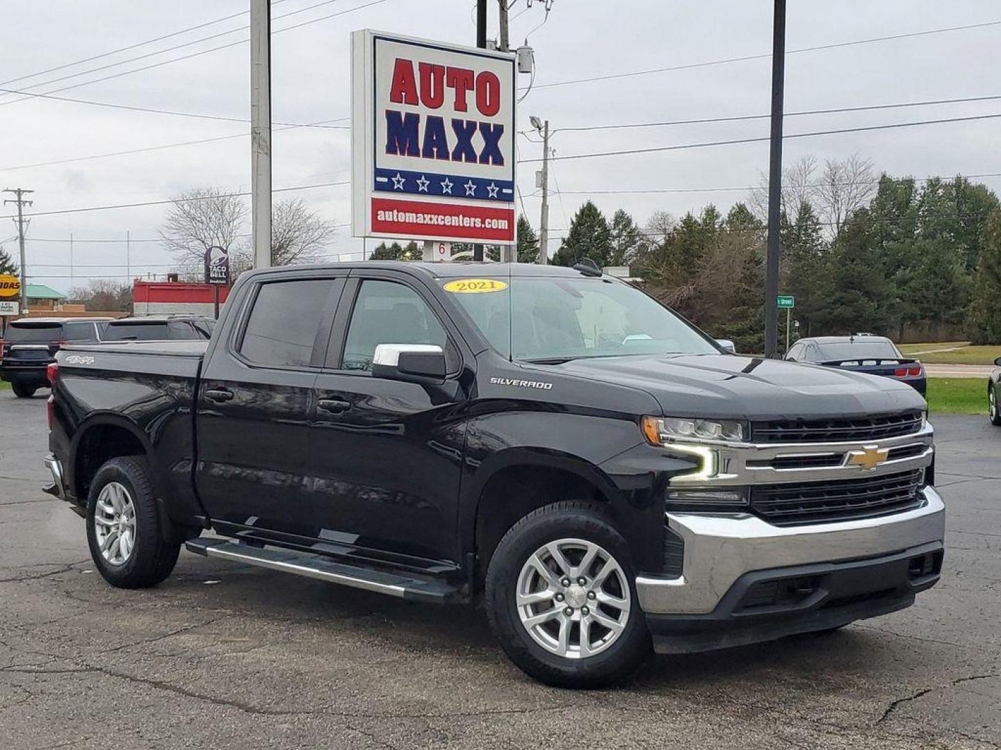 2021 Black /Jet Black Chevrolet Silverado 1500 LT Crew Cab Long Box 2WD (3GCPYJEK1MG) with an 2.7L L4 DOHC 16V TURBO engine, 6A transmission, located at 6064 Gull Rd, Kalamazoo, MI, 49048, (269) 222-0088, 42.328388, -85.512924 - Get ready to elevate your driving experience with this exceptional 2021 Chevrolet Silverado 1500 LT 4WD! This powerhouse of a truck combines rugged capability with modern sophistication, making it the perfect choice for both work and play. Under the hood, you'll find a dynamic 4-cylinder, 2.7L turbo - Photo#0