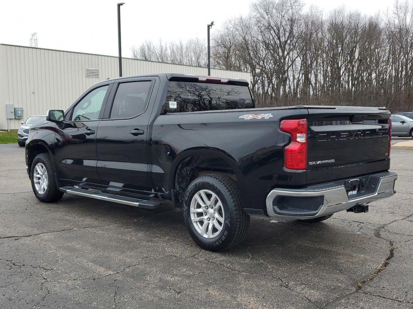 2021 Black /Jet Black Chevrolet Silverado 1500 LT Crew Cab Long Box 2WD (3GCPYJEK1MG) with an 2.7L L4 DOHC 16V TURBO engine, 6A transmission, located at 6064 Gull Rd, Kalamazoo, MI, 49048, (269) 222-0088, 42.328388, -85.512924 - Get ready to elevate your driving experience with this exceptional 2021 Chevrolet Silverado 1500 LT 4WD! This powerhouse of a truck combines rugged capability with modern sophistication, making it the perfect choice for both work and play. Under the hood, you'll find a dynamic 4-cylinder, 2.7L turbo - Photo#2