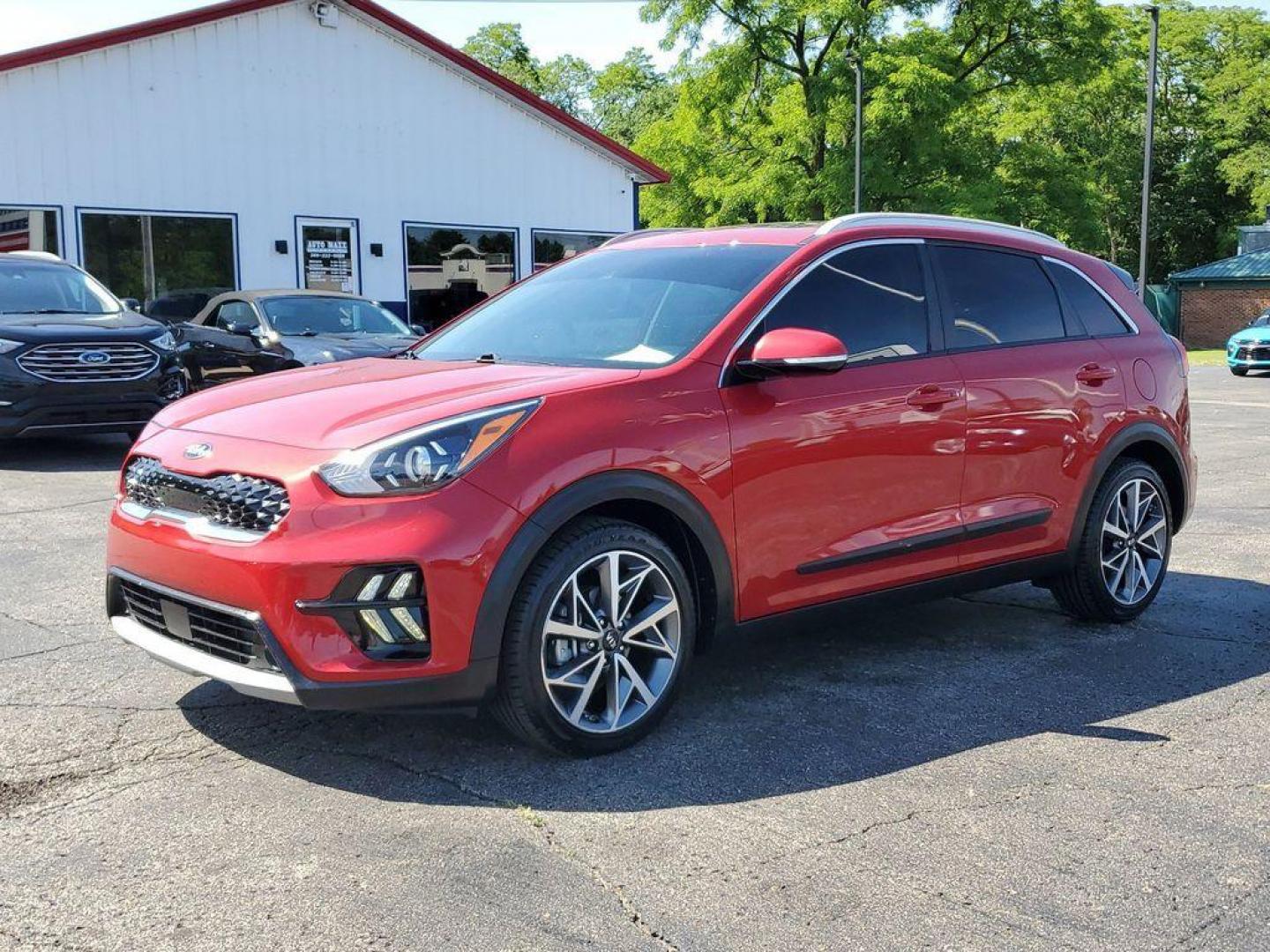 2021 Runway Red /Charcoal Kia Niro Touring (KNDCC3LC9M5) with an 1.6L L4 DOHC 16V HYBRID engine, 6A transmission, located at 6064 Gull Rd, Kalamazoo, MI, 49048, (269) 222-0088, 42.328388, -85.512924 - Experience the perfect blend of efficiency, style, and modern technology with this stunning 2021 Kia Niro Touring! This impressive vehicle is designed to make every drive an exhilarating adventure, combining the versatility of a crossover with the fuel efficiency of a hybrid.<br><br>The Niro Touring - Photo#1