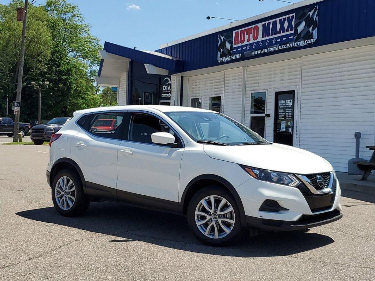 2021 Glacier White /Charcoal Nissan Rogue Sport S AWD (JN1BJ1AW0MW) with an 2.0L L4 DOHC 16V engine, CVT transmission, located at 234 Columbia Ave, Battle Creek, MI, 49015, (269) 222-0088, 42.298264, -85.192543 - <b>Vehicle Details</b><br>**Exceptional Deal on a 2021 Nissan Rogue Sport S AWD!** Unlock the perfect blend of style, comfort, and utility with our 2021 Nissan Rogue Sport S, equipped with a robust L4, 2.0L engine and All-Wheel Drive (AWD) system, ready to tackle any road condition. This vehicle co - Photo#0