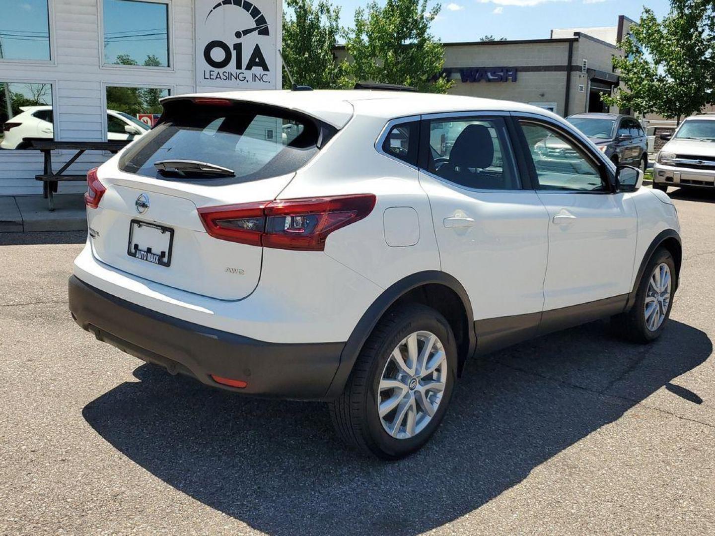 2021 Glacier White /Charcoal Nissan Rogue Sport S AWD (JN1BJ1AW0MW) with an 2.0L L4 DOHC 16V engine, CVT transmission, located at 234 Columbia Ave, Battle Creek, MI, 49015, (269) 222-0088, 42.298264, -85.192543 - <b>Vehicle Details</b><br>**Exceptional Deal on a 2021 Nissan Rogue Sport S AWD!** Unlock the perfect blend of style, comfort, and utility with our 2021 Nissan Rogue Sport S, equipped with a robust L4, 2.0L engine and All-Wheel Drive (AWD) system, ready to tackle any road condition. This vehicle co - Photo#1