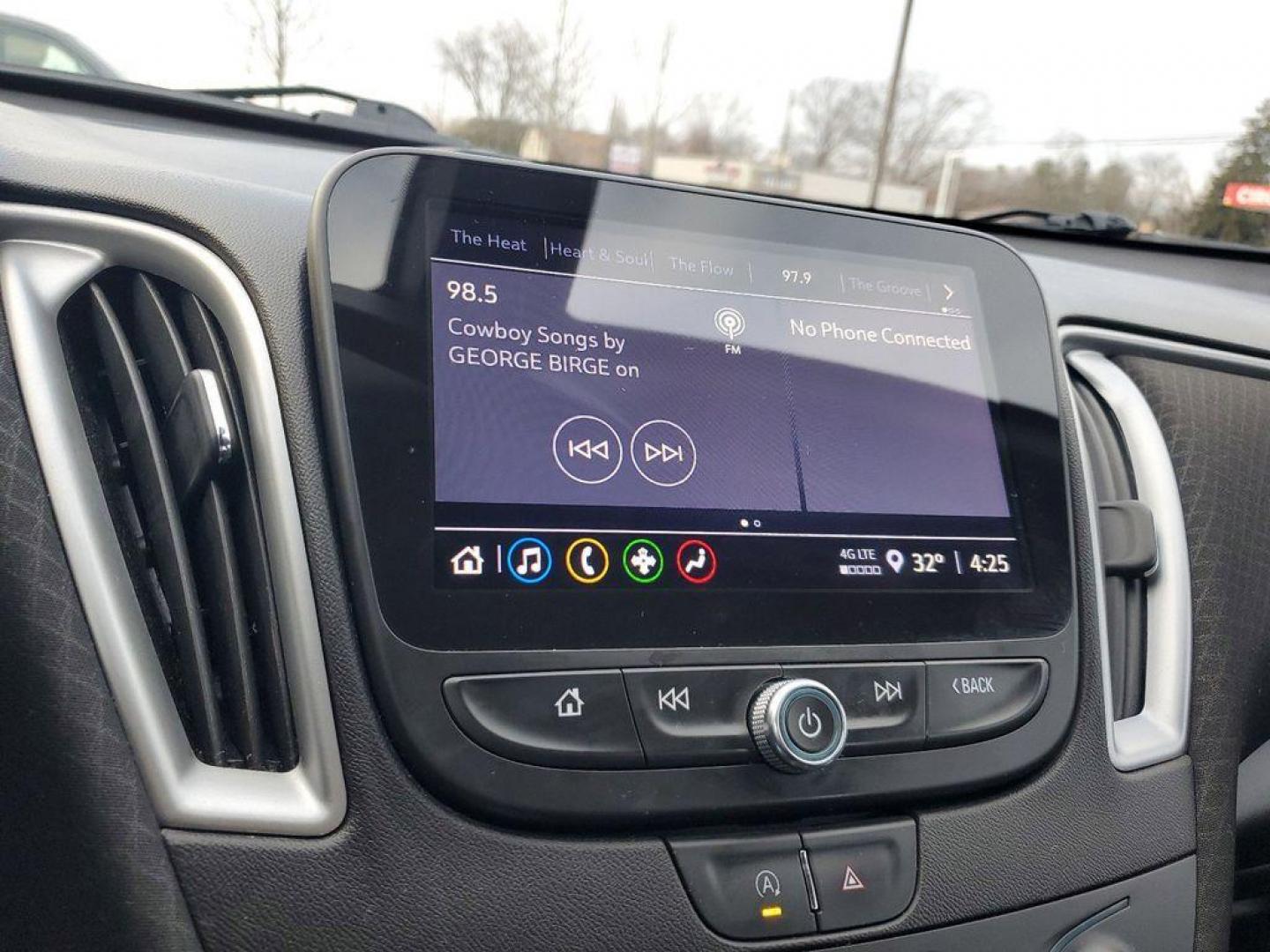 2022 Mosaic Black Metallic /Jet Black Chevrolet Malibu LT (1G1ZD5ST2NF) with an 1.5L L4 DOHC 16V engine, 6A transmission, located at 234 Columbia Ave, Battle Creek, MI, 49015, (269) 222-0088, 42.298264, -85.192543 - <b>Vehicle Details</b><br>For sale at our dealership is a pristine 2022 Chevrolet Malibu LT, perfect for those seeking style, comfort, and performance in a midsize sedan. This Malibu comes with a 4-cylinder, 1.5L engine paired with front-wheel drive, ensuring a smooth and efficient driving experienc - Photo#18