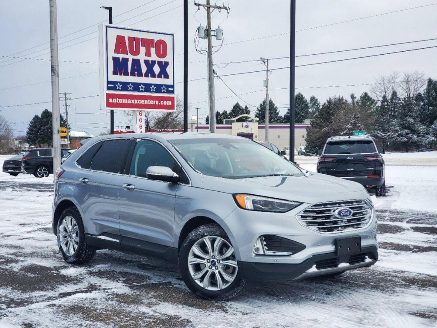 2022 Iconic Silver Metallic /Ebony Ford Edge Titanium AWD (2FMPK4K97NB) with an 2.0L L4 DOHC 16V engine, 6A transmission, located at 6064 Gull Rd, Kalamazoo, MI, 49048, (269) 222-0088, 42.328388, -85.512924 - <b>Vehicle Details</b><br>Discover the perfect blend of sophistication, power, and advanced technology with this stunning 2022 Ford Edge Titanium AWD. This remarkable SUV is designed to elevate every drive with its sleek exterior and luxurious interior, offering a harmonious balance of style and fun - Photo#0