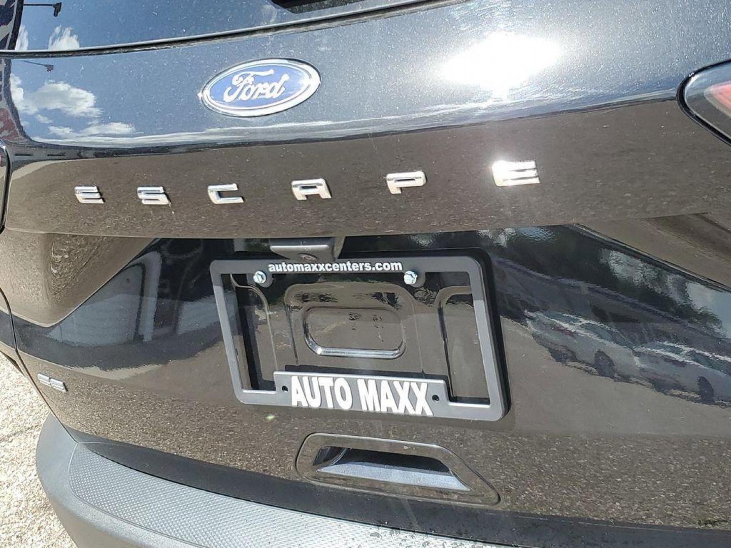 2022 Agate Black Metallic /Dark Earth Gray Ford Escape SE AWD (1FMCU9G66NU) with an 1.5L L3 engine, 6A transmission, located at 234 Columbia Ave, Battle Creek, MI, 49015, (269) 222-0088, 42.298264, -85.192543 - <b>Vehicle Details</b><br>Looking for the perfect blend of adventure, comfort, and style? Look no further than this stunning 2022 Ford Escape SE with 4WD, equipped with a robust L3, 1.5L engine that ensures you have the power and efficiency to tackle any journey. This vehicle is not just about getti - Photo#26