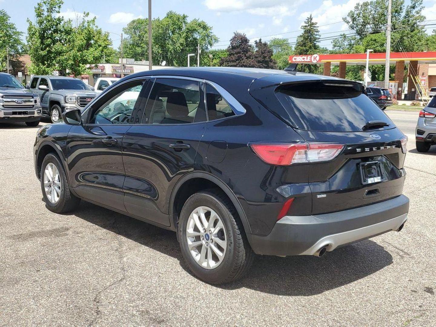 2022 Agate Black Metallic /Dark Earth Gray Ford Escape SE AWD (1FMCU9G66NU) with an 1.5L L3 engine, 6A transmission, located at 234 Columbia Ave, Battle Creek, MI, 49015, (269) 222-0088, 42.298264, -85.192543 - <b>Vehicle Details</b><br>Looking for the perfect blend of adventure, comfort, and style? Look no further than this stunning 2022 Ford Escape SE with 4WD, equipped with a robust L3, 1.5L engine that ensures you have the power and efficiency to tackle any journey. This vehicle is not just about getti - Photo#2