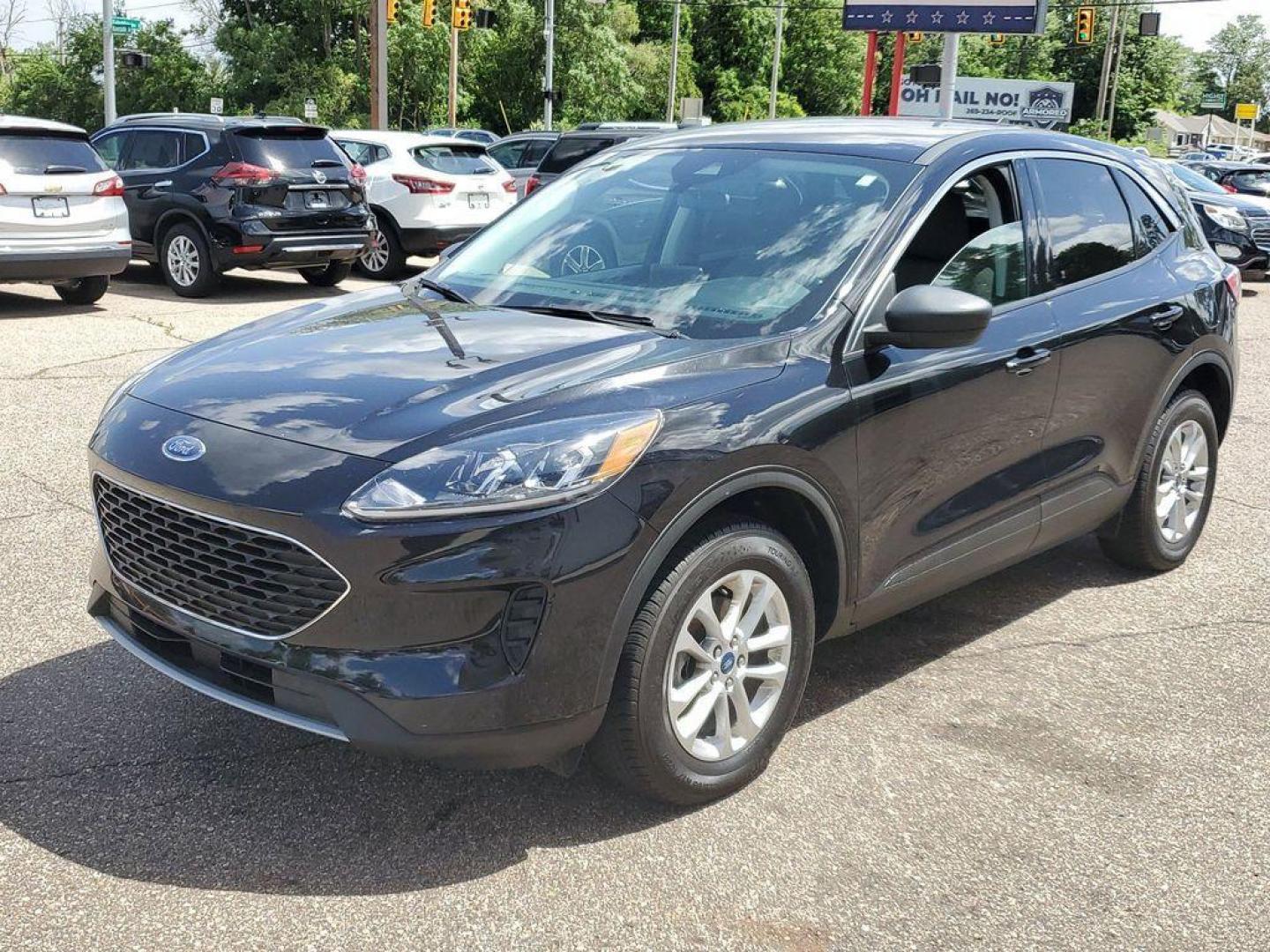 2022 Agate Black Metallic /Dark Earth Gray Ford Escape SE AWD (1FMCU9G66NU) with an 1.5L L3 engine, 6A transmission, located at 234 Columbia Ave, Battle Creek, MI, 49015, (269) 222-0088, 42.298264, -85.192543 - <b>Vehicle Details</b><br>Looking for the perfect blend of adventure, comfort, and style? Look no further than this stunning 2022 Ford Escape SE with 4WD, equipped with a robust L3, 1.5L engine that ensures you have the power and efficiency to tackle any journey. This vehicle is not just about getti - Photo#3