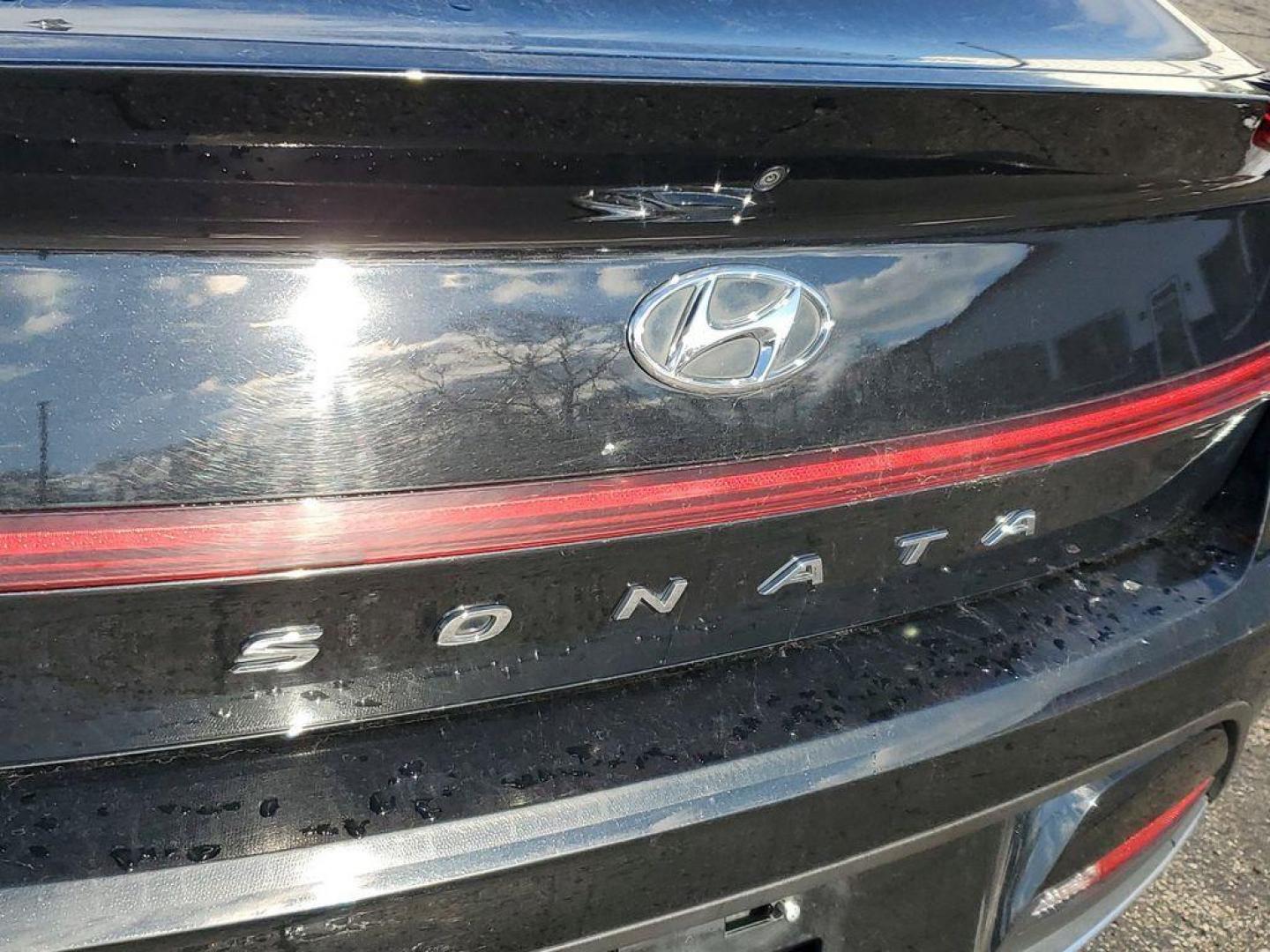 2022 Phantom Black /Dark Gray Hyundai Sonata SE (5NPEG4JA3NH) with an 2.5L L4 DOHC 16V engine, 8A transmission, located at 6064 Gull Rd, Kalamazoo, MI, 49048, (269) 222-0088, 42.328388, -85.512924 - <b>Vehicle Details</b><br>Experience the perfect blend of style, performance, and technology with this stunning 2022 Hyundai Sonata SE! Designed to impress, this sleek and sophisticated sedan is ready to elevate your driving experience with its cutting-edge features and powerful performance. Under - Photo#27