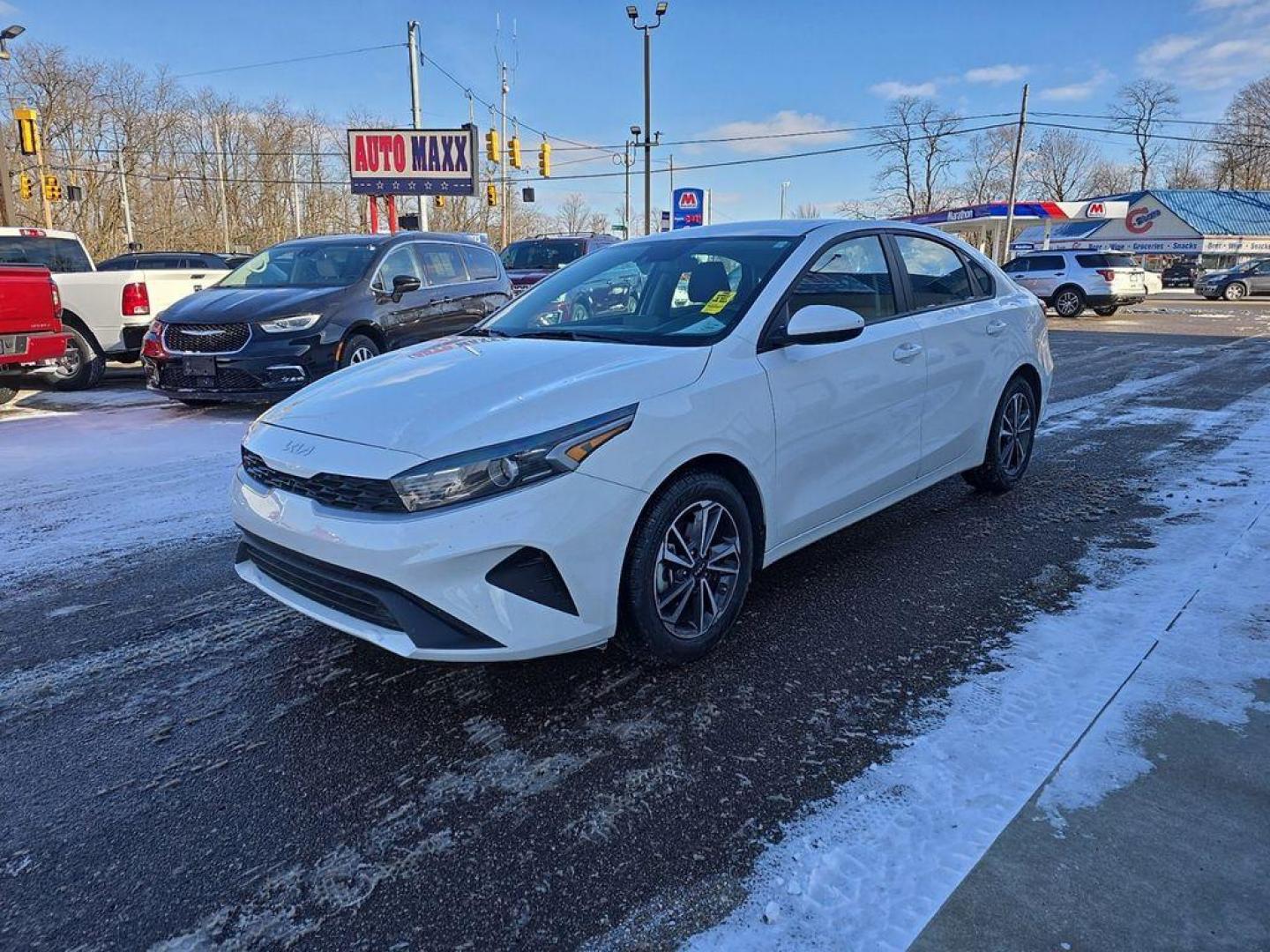 2022 Snow White Pearl /Black Kia Forte FE (3KPF24AD0NE) with an 2.0L L4 DOHC 16V engine, CVT transmission, located at 234 Columbia Ave, Battle Creek, MI, 49015, (269) 222-0088, 42.298264, -85.192543 - <b>Equipment</b><br>Just the right size to accommodate all your needs. It has room for passengers and plenty of trunk space. It comes equipped with Android Auto for seamless smartphone integration on the road. Apple CarPlay: Seamless smartphone integration for the vehicle - stay connected and entert - Photo#1