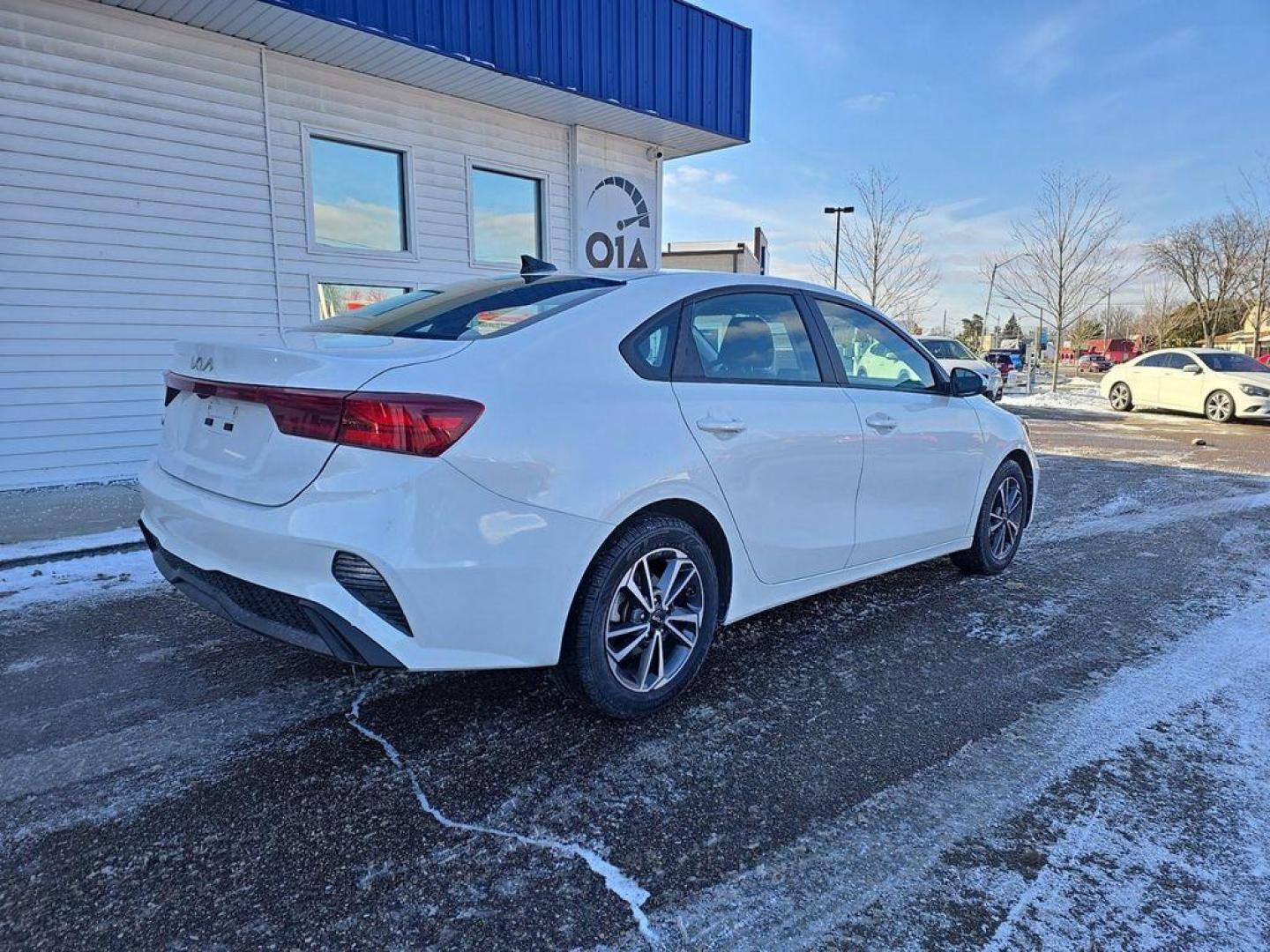 2022 Snow White Pearl /Black Kia Forte FE (3KPF24AD0NE) with an 2.0L L4 DOHC 16V engine, CVT transmission, located at 234 Columbia Ave, Battle Creek, MI, 49015, (269) 222-0088, 42.298264, -85.192543 - <b>Equipment</b><br>Just the right size to accommodate all your needs. It has room for passengers and plenty of trunk space. It comes equipped with Android Auto for seamless smartphone integration on the road. Apple CarPlay: Seamless smartphone integration for the vehicle - stay connected and entert - Photo#3