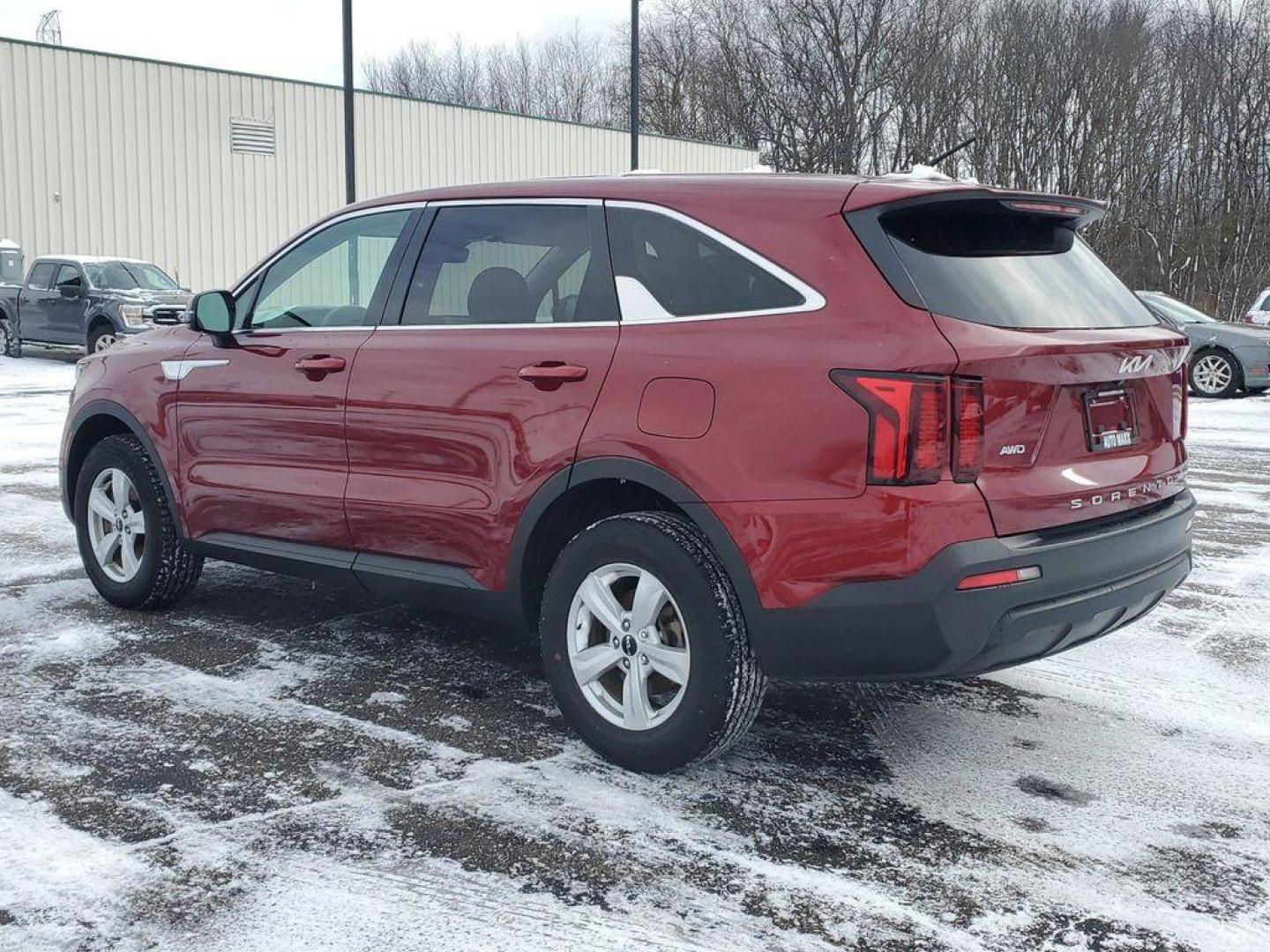 2022 Passion Red Tintcoat /Black Kia Sorento LX AWD (5XYRGDLC7NG) with an 2.4L L4 DOHC 16V engine, 6A transmission, located at 6064 Gull Rd, Kalamazoo, MI, 49048, (269) 222-0088, 42.328388, -85.512924 - <b>Vehicle Details</b><br>Introducing the 2022 Kia Sorento LX, a perfect blend of style, performance, and technology, ready to elevate your driving experience! This exceptional SUV, with just 47,290 miles on the odometer, offers the reliability and confidence of a CARFAX 1-Owner and Clean Report, en - Photo#3