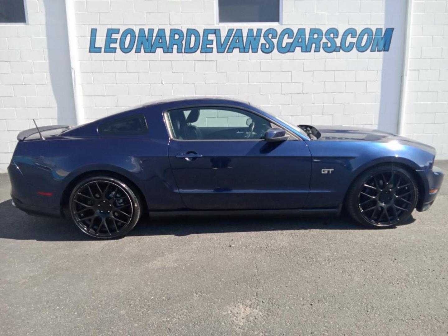 2010 Blue /Charcoal Black Ford Mustang GT Coupe (1ZVBP8CH3A5) with an 4.6L V8 SOHC 24V engine, Automatic transmission, located at 6064 Gull Rd, Kalamazoo, MI, 49048, (269) 222-0088, 42.328388, -85.512924 - <b>Equipment</b><br>The satellite radio system in the Ford Mustang gives you access to hundreds of nation-wide radio stations with a clear digital signal. This small car has a V8, 4.6L high output engine. This model is painted with a sleek and sophisticated black color. Enjoy the incredible handlin - Photo#0