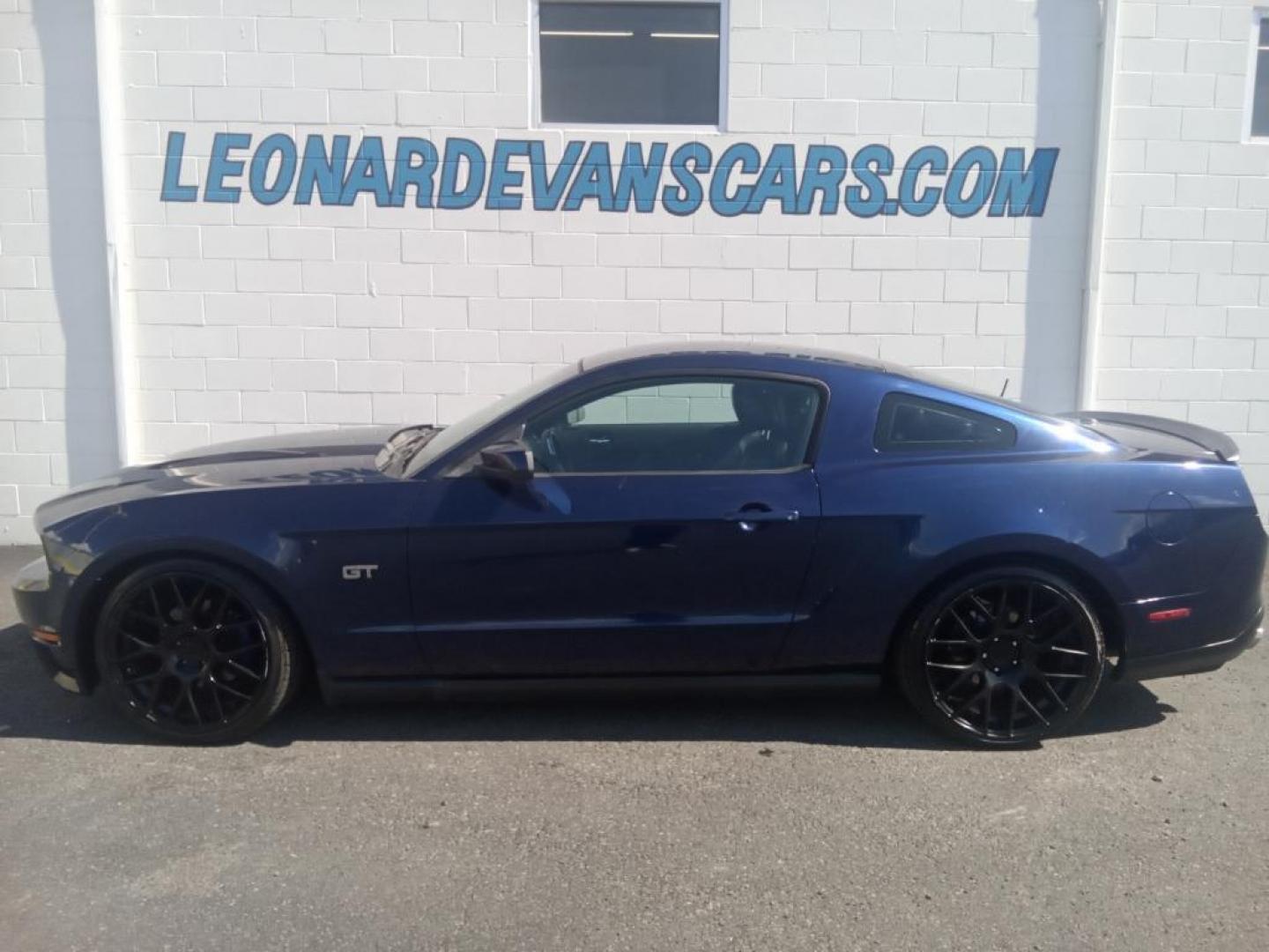 2010 Blue /Charcoal Black Ford Mustang GT Coupe (1ZVBP8CH3A5) with an 4.6L V8 SOHC 24V engine, Automatic transmission, located at 6064 Gull Rd, Kalamazoo, MI, 49048, (269) 222-0088, 42.328388, -85.512924 - <b>Equipment</b><br>The satellite radio system in the Ford Mustang gives you access to hundreds of nation-wide radio stations with a clear digital signal. This small car has a V8, 4.6L high output engine. This model is painted with a sleek and sophisticated black color. Enjoy the incredible handlin - Photo#1