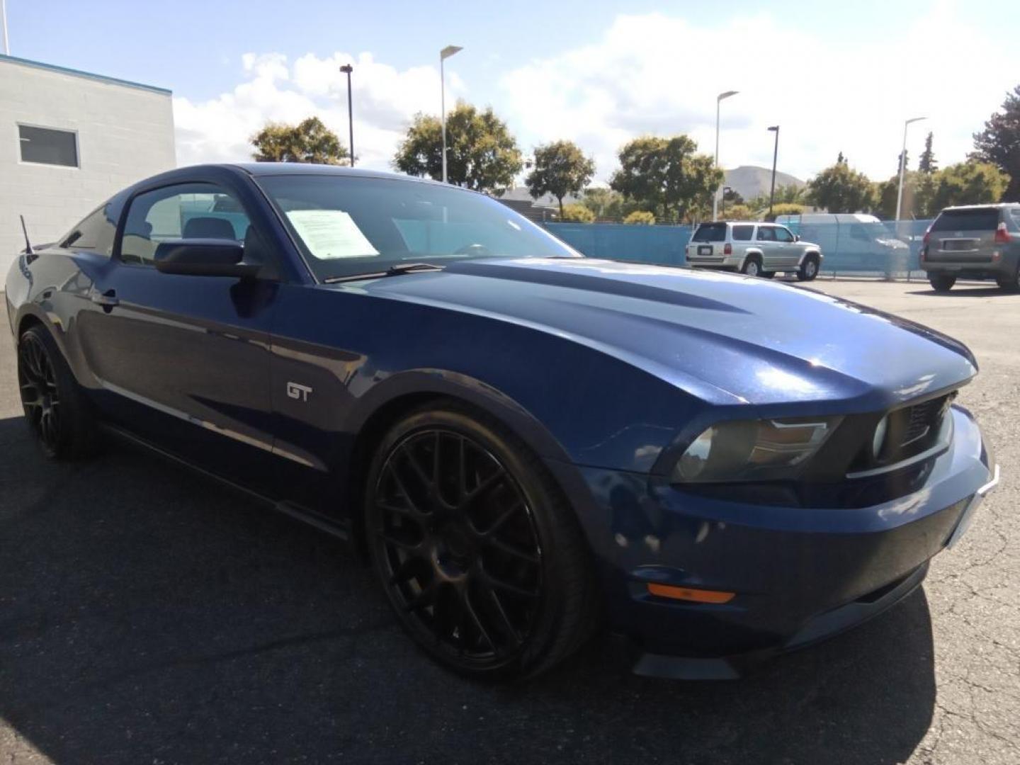 2010 Blue /Charcoal Black Ford Mustang GT Coupe (1ZVBP8CH3A5) with an 4.6L V8 SOHC 24V engine, Automatic transmission, located at 6064 Gull Rd, Kalamazoo, MI, 49048, (269) 222-0088, 42.328388, -85.512924 - <b>Equipment</b><br>The satellite radio system in the Ford Mustang gives you access to hundreds of nation-wide radio stations with a clear digital signal. This small car has a V8, 4.6L high output engine. This model is painted with a sleek and sophisticated black color. Enjoy the incredible handlin - Photo#4