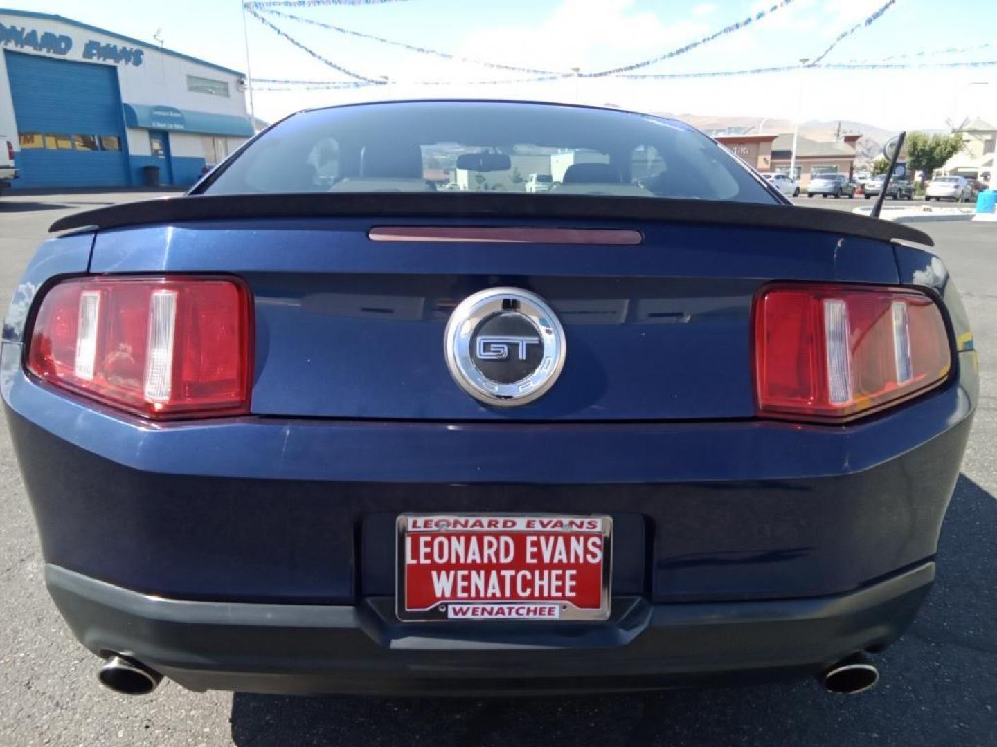 2010 Blue /Charcoal Black Ford Mustang GT Coupe (1ZVBP8CH3A5) with an 4.6L V8 SOHC 24V engine, Automatic transmission, located at 6064 Gull Rd, Kalamazoo, MI, 49048, (269) 222-0088, 42.328388, -85.512924 - <b>Equipment</b><br>The satellite radio system in the Ford Mustang gives you access to hundreds of nation-wide radio stations with a clear digital signal. This small car has a V8, 4.6L high output engine. This model is painted with a sleek and sophisticated black color. Enjoy the incredible handlin - Photo#6